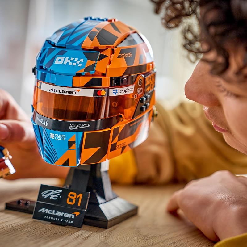 Editions McLaren MasterCard F1 Team Casque d’Oscar Piastri - Objet Formule 1 - Maquette avec Minifigurine Collector - Cadeau dès 14 Ans pour Garçon, Fille ou Adulte Fan de Sport Automobile 43017