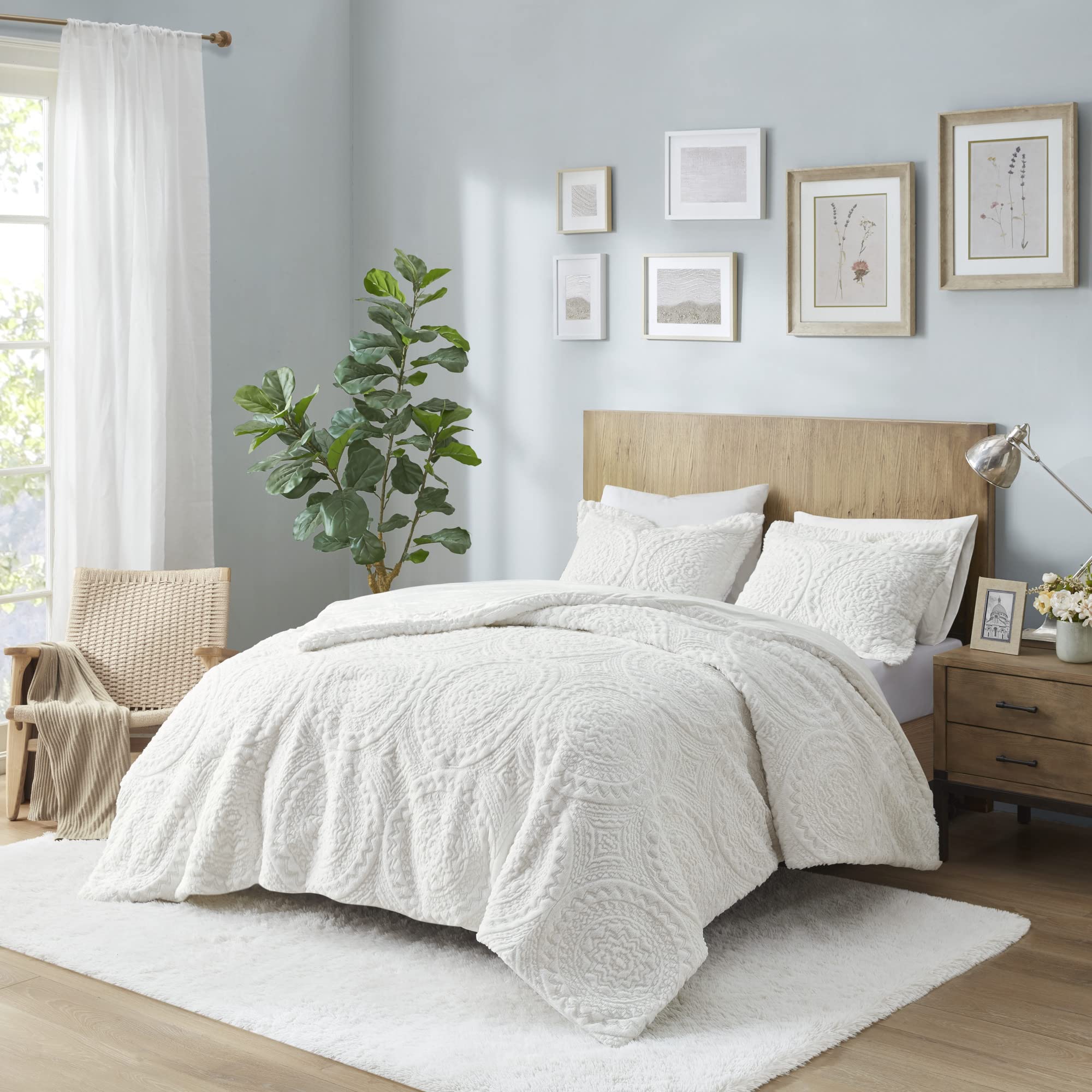 Photo 1 of KING SIZE Madison Park Ultra Soft Luxury Premium Plush Comforter Mini Modern All Season Down Alternative Bedding Set with Matching Sham, Ivory