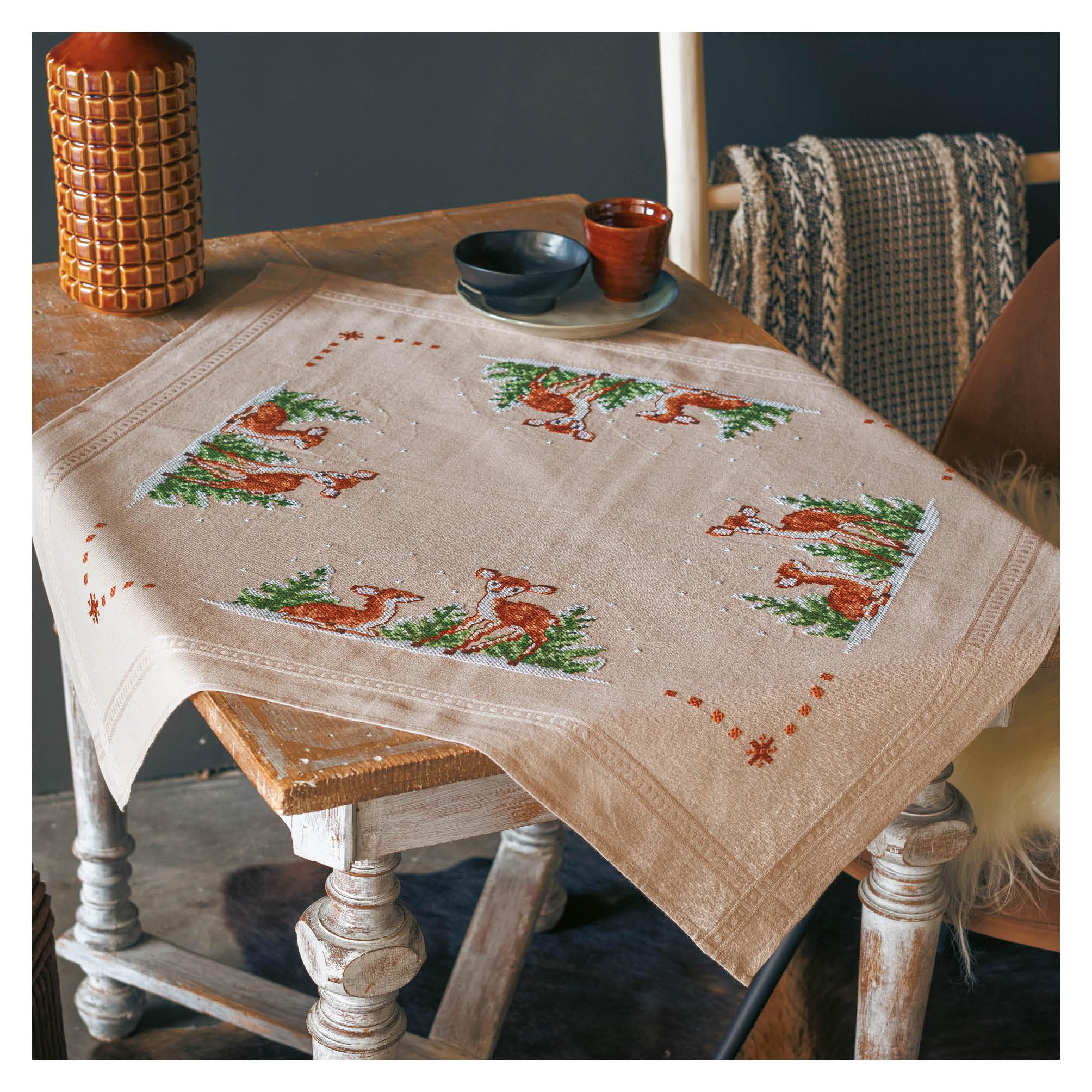 Vervaco Pre-Printed Cross Stitch Kit Tablecloth Deer Embroidery Complete Kit Adult DIY Craft Home Decoration Table Cadeou DIY Approx. 80 x 80 cm Cross Stitch Embroidery