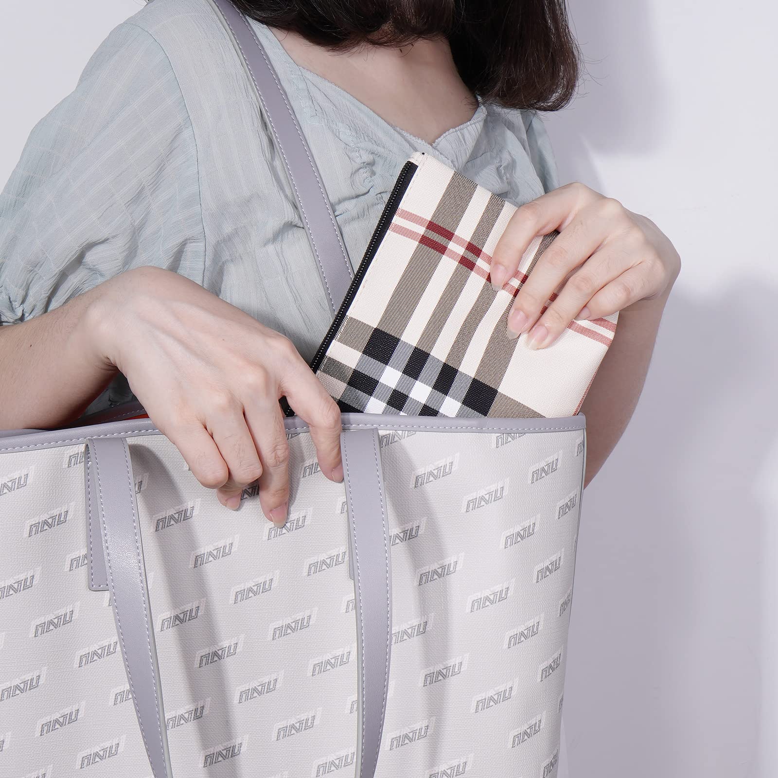 MAANGE Small Makeup Bag for Purse Cosmetic Bags for Women Pu Leather Makeup Pouch Travel Makeup Bag with Handle Make Up Bag for Travelling(Khaki)