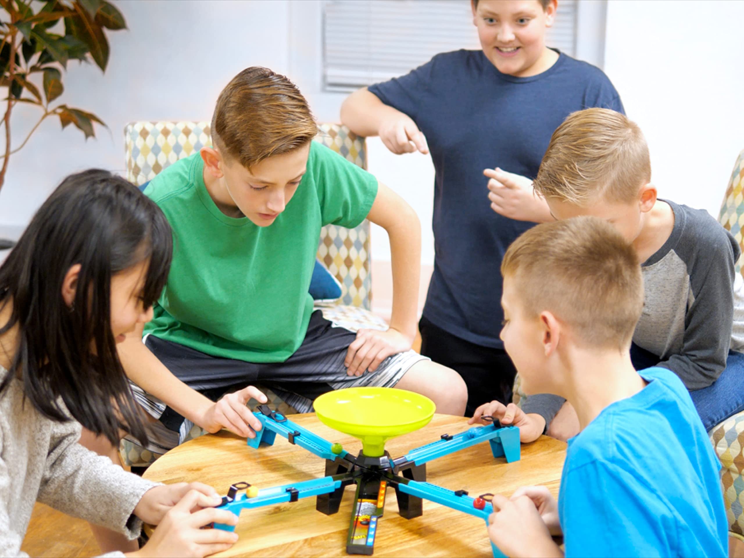 Beat The 8 Ball - Gioco Di Azione E Abilità Per Festa In Famiglia, Da 2 A 4 Giocatori, Dai 6 Anni In Su