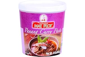 Mae Ploy Panang Curry Paste, Authentic Thai Panang Curry Paste for Thai Curries & Other Dishes, Aromatic Blend of Herbs, Spices & Shrimp Paste, No MSG (14 oz Tub)