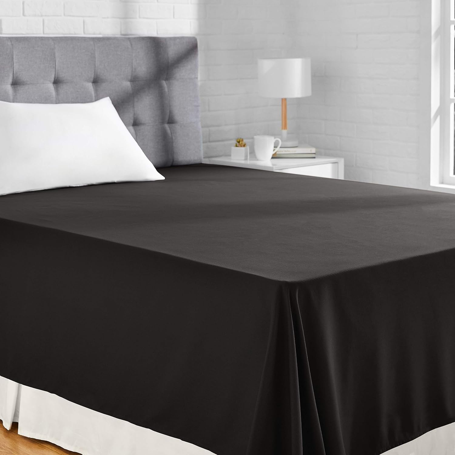 AmazonBasics Microfiber Flat Sheet, 275 x 275 + 10 cm Black Amazon