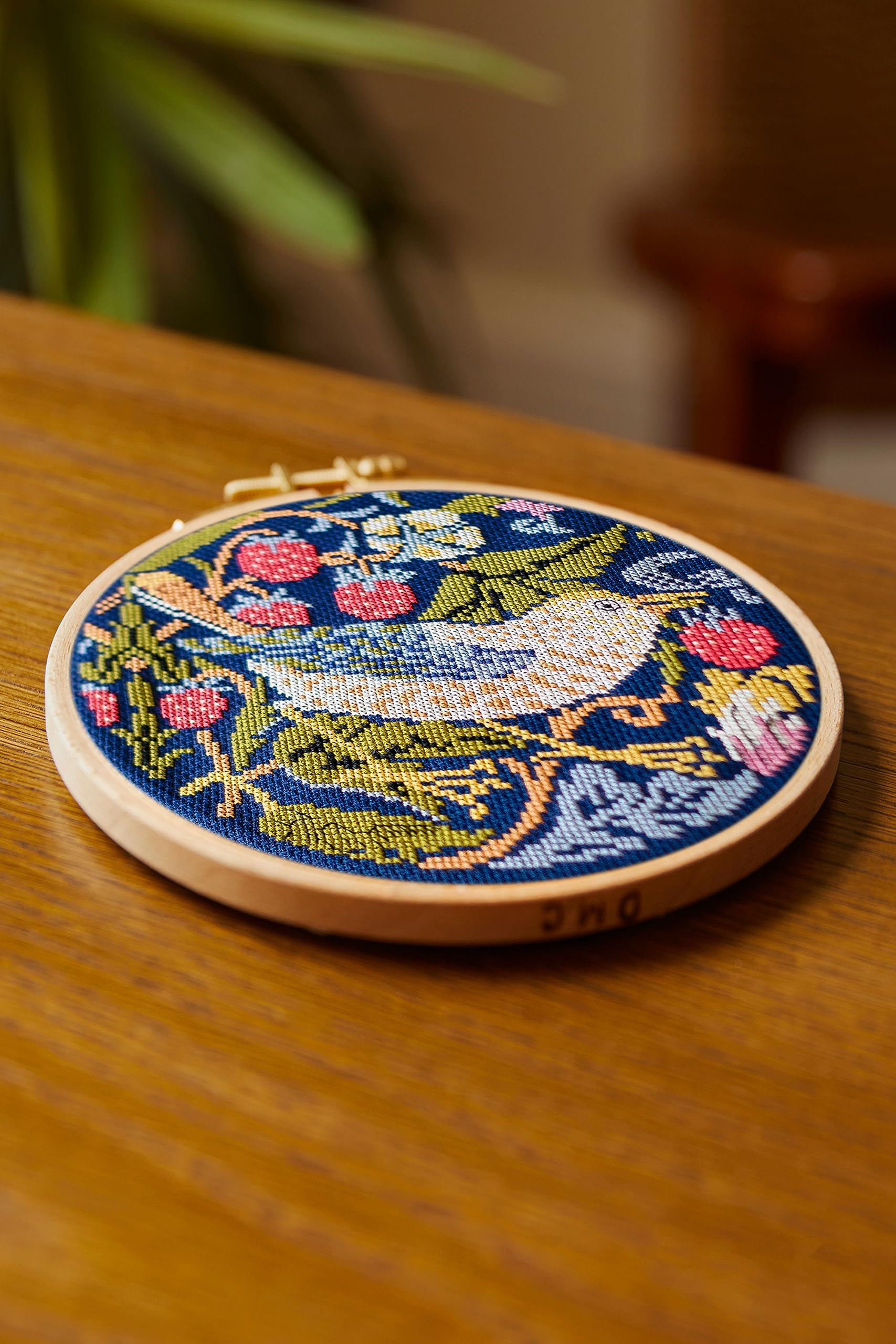 DMC - DMC Museum Collection - Strawberry Thief Cross Stitch Embroidery Kit - 1 Set