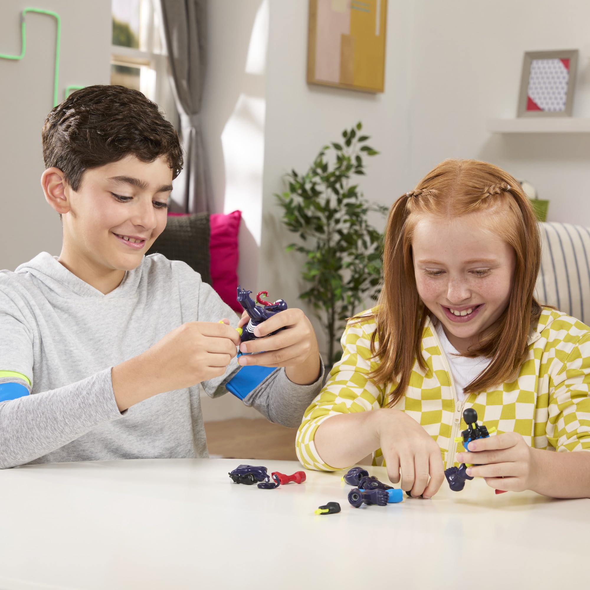 SPIDER-MAN Marvel MixMashers Venom vs. Venomized, Custom Action Figure & Accessories 2-Pack, 5-Inch-Scale Super Hero Toys for Kids Ages 4+ (Amazon Exclusive)