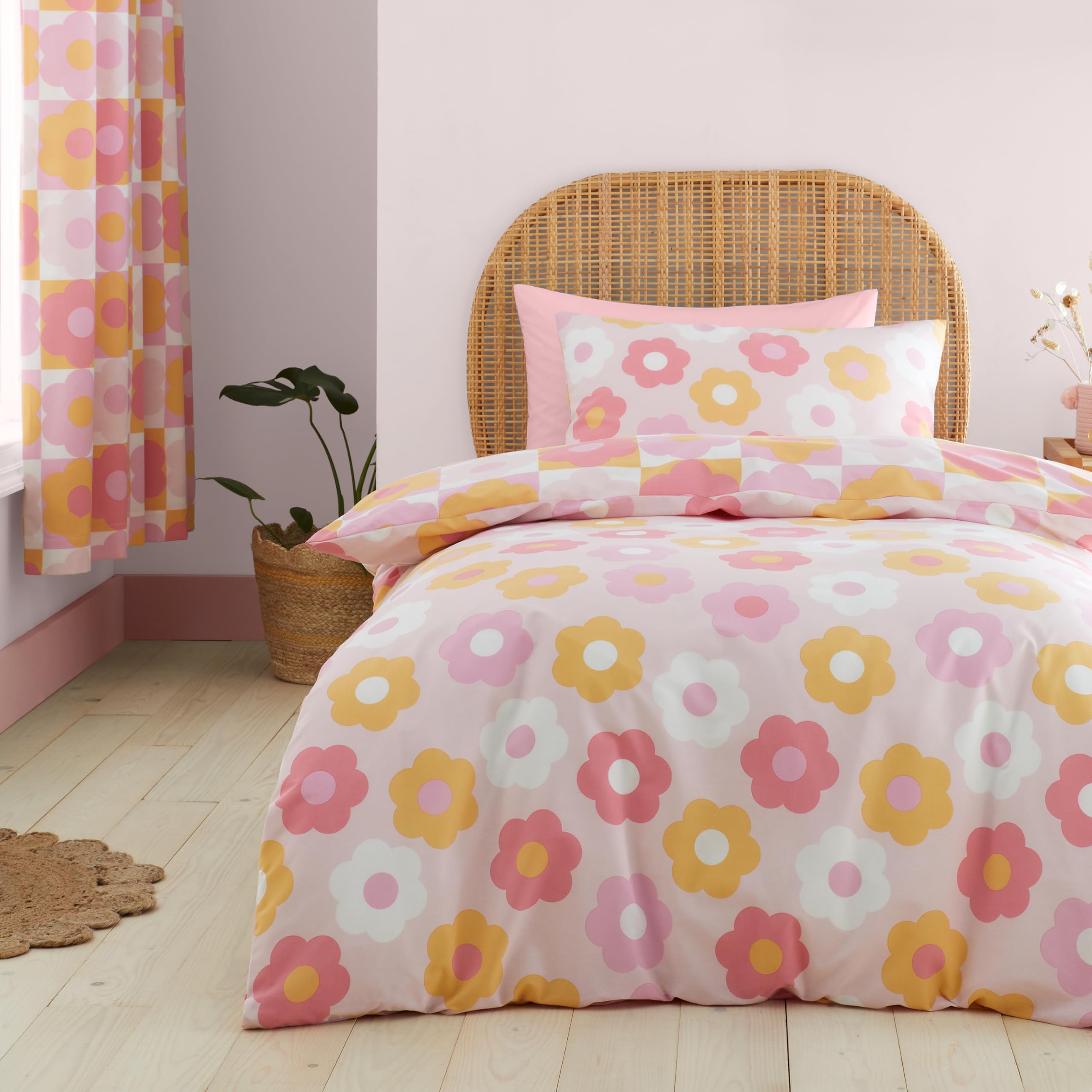 Catherine Lansfield Retro Daisy Reversible Double Duvet Cover Set with Pillowcases Pink