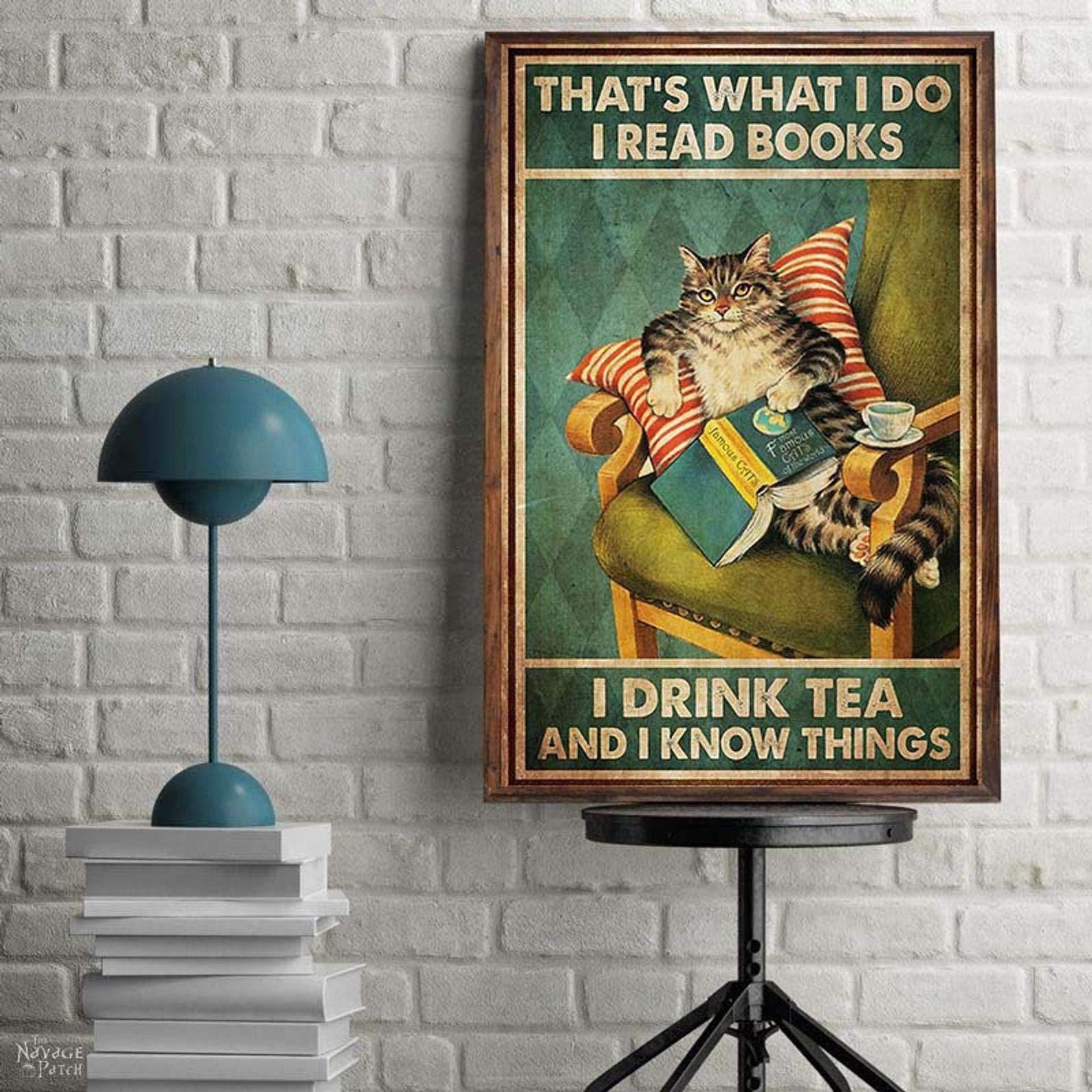 Eeypy Metal Cat Sign - 'That's What I Do I Read Books I Drink Tea and I Know Things' - Vintage Wall Decoration for Home 12×8 Inch