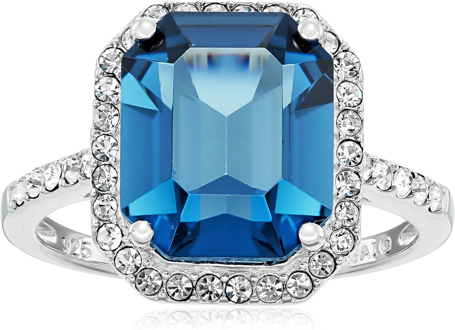 Синий сапфир. Кристалл на прозрачном фоне. Хрусталь сапфир. Бусы с фианитами. Кристал диамонд.