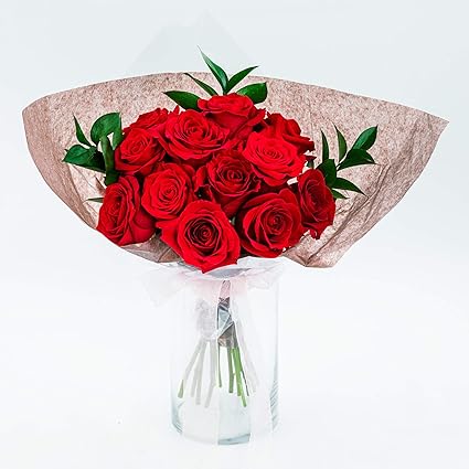 Amazon Com Rachel Cho Floral Design Classic Red Rose Bouquet Fast Delivery Fresh Flowers Floral Arrangement Flower Bouquet Approx 4 Lbs 15 X 9 With Vase Garden Outdoor