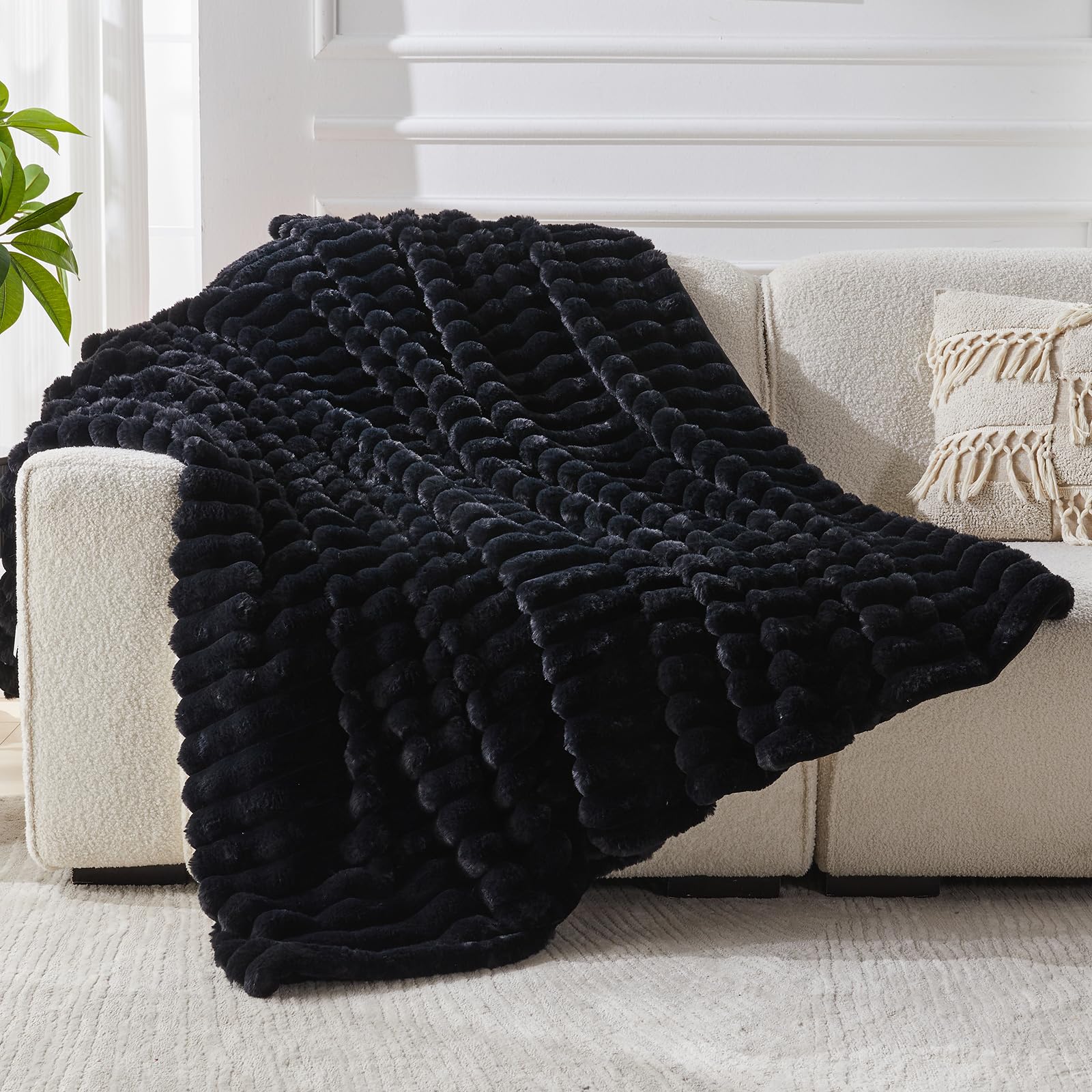 Photo 1 of *MINOR DAMAGE - USED*
Faux Fur Throw Blanket for Couch, 1000 GSM Cozy Fuzzy Fluffy Soft Plush Thick Bubble Sherpa Blanket for Sofa Bedroom Living Room, Mothers Day Birthday Gifts for Women Home Decor