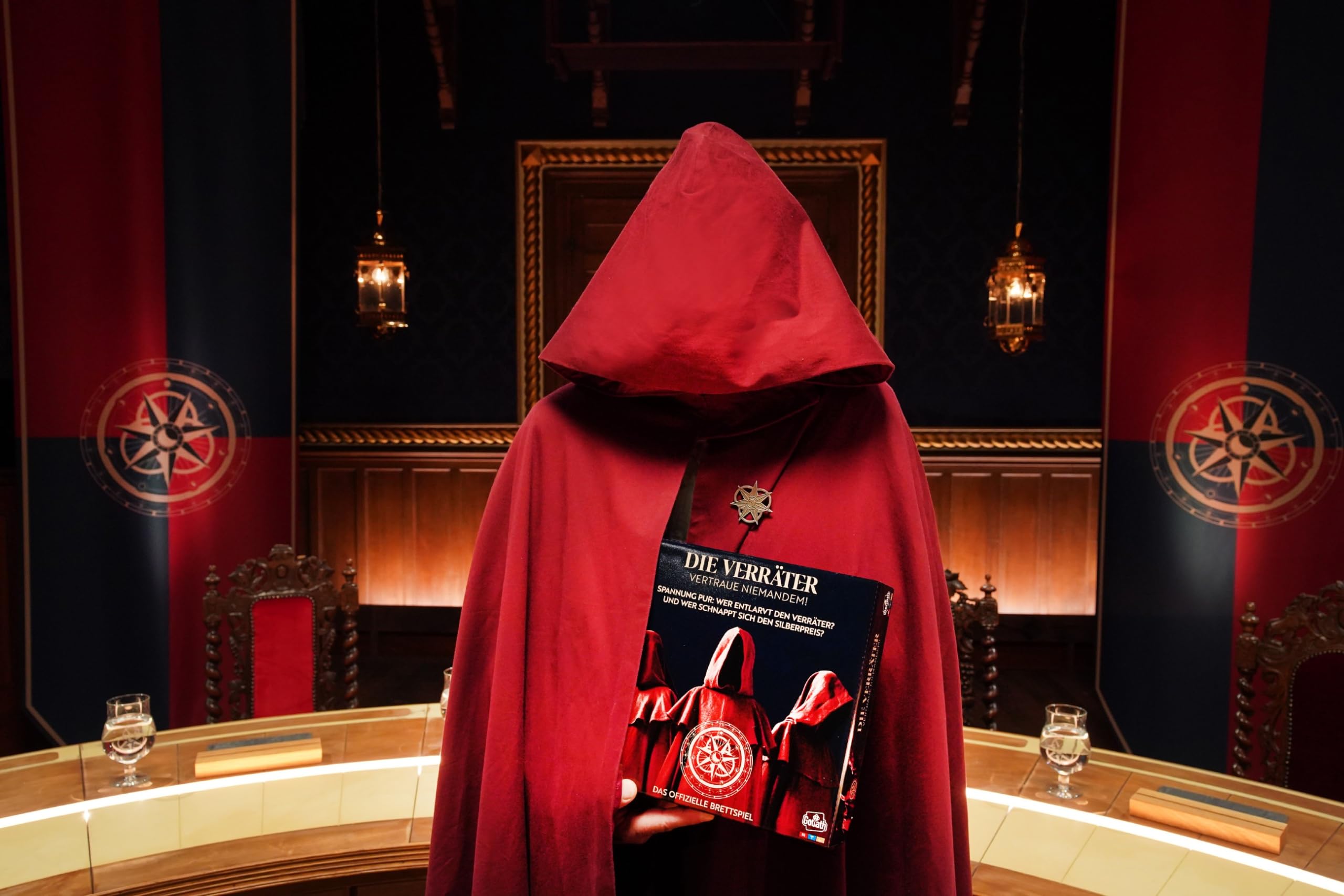 Goliath Die Verräter, Brettspiele für Kinder ab 12 Jahren, Gesellschaftsspiele für 4 – 6 Spieler, Das Spiel basiert auf der gleichnamigen TV-Serie 3