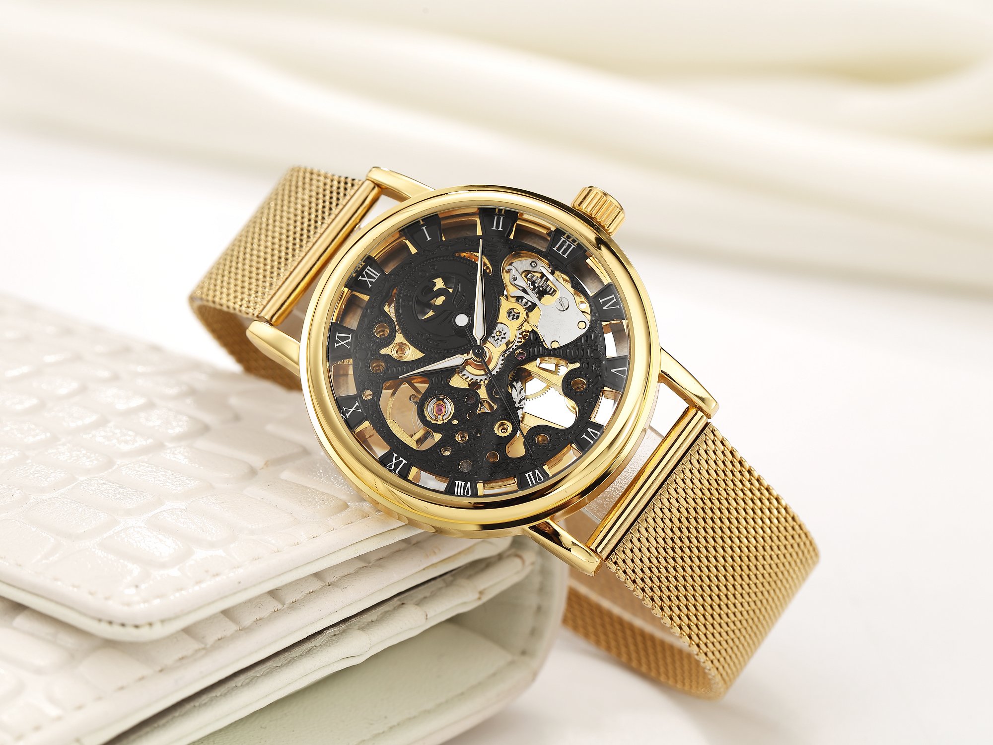 Sewor uomo Hollow scheletro meccanico carving mano vento orologio da polso (oro nero)