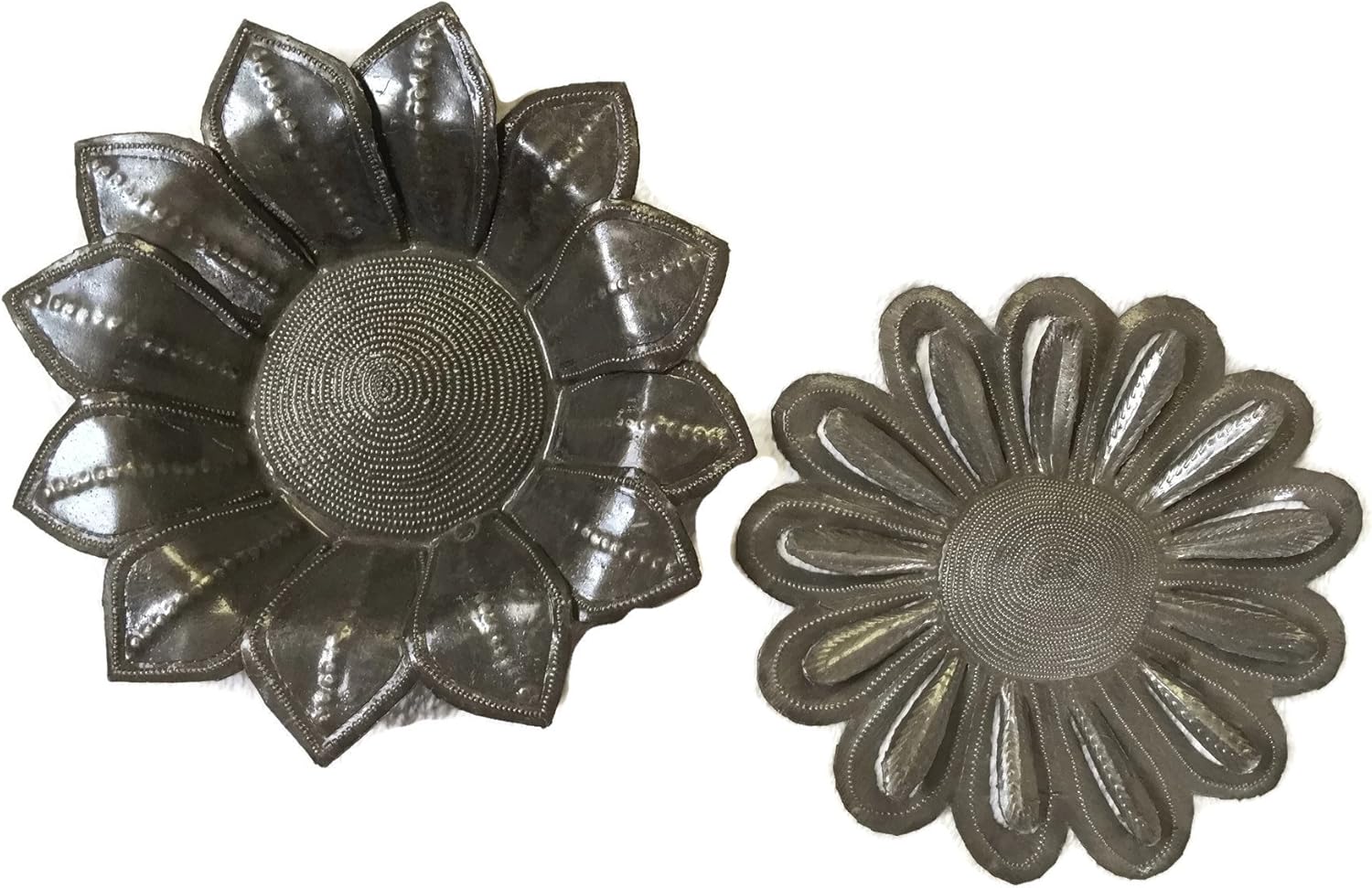 Amazon Com Decorative Metal Garden Flowers Indoor And Outdoor Haiti Recycled Art Set Of 2 7 5 And 9 Inches Home Kitchen