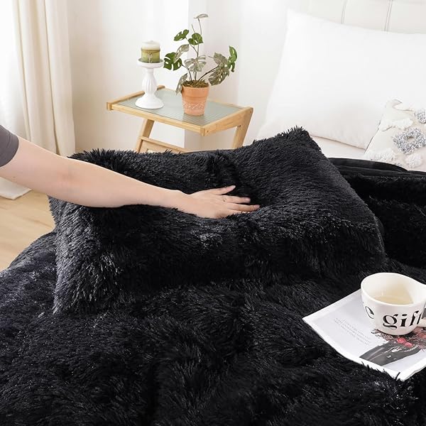 SMOOFY FLUFFY KING SIZE COMFORTER SET, FAUX FUR BLACK COMFORTER SET, LUXURY FUZZY KING BEDDING SET, SOFT SHAGGY BED SET FOR ALL SEASON, 3 PIECES – 1 COMFORTER & 2 PILLOWCASES,