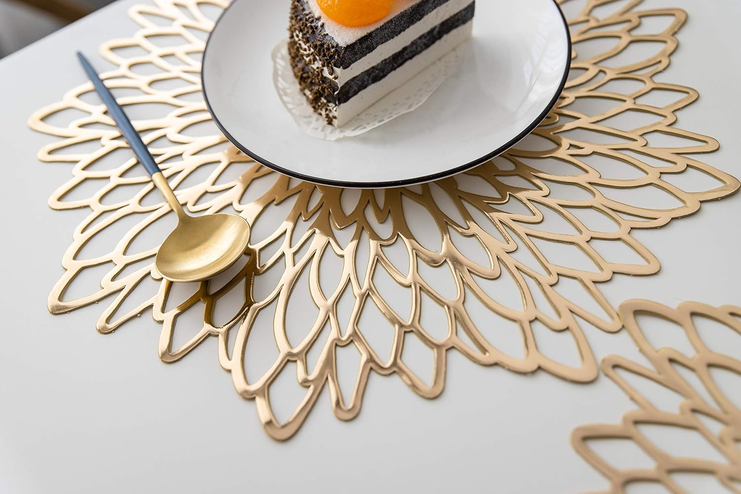 Best Metallic Table Runner Set With Placemats