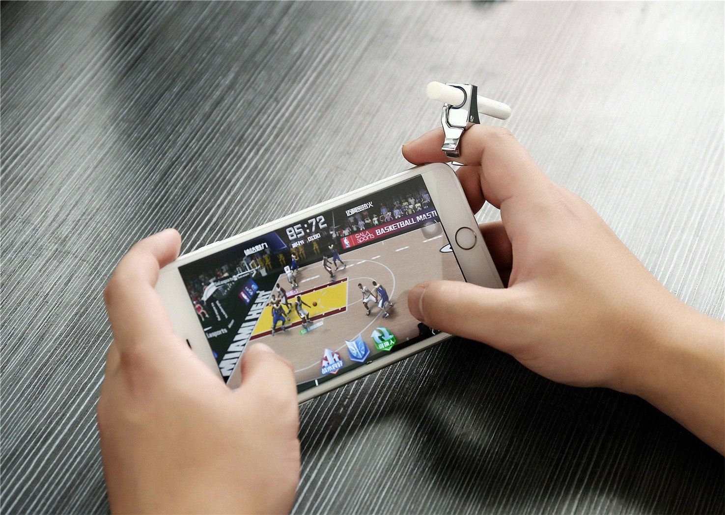 Cigarette Ring Holder Clip On Hands Free Smoking Rack Men & Women | Durable Gold Plated Alloy | 1 Hand Operation | Ideal Gadget for Console, PS4 PS3 Controller, Guitar Players and Driving (Silver)