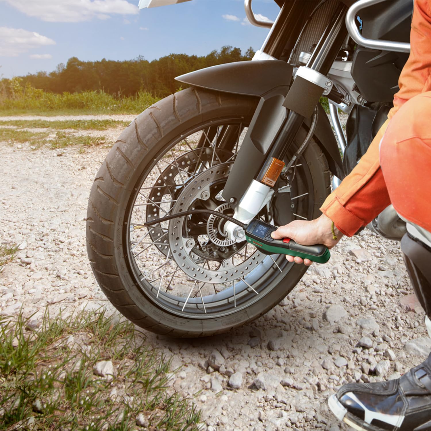 Bosch elektrische Fahrradpumpe/Luftpumpe/Mini Kompressor EasyPump (3,0 Ah Akku, 3,6 Volt, Autostop-Funktion, 150 PSI, 10,3 bar, LED, über USB-C® wiederaufladbar, im Karton) 6