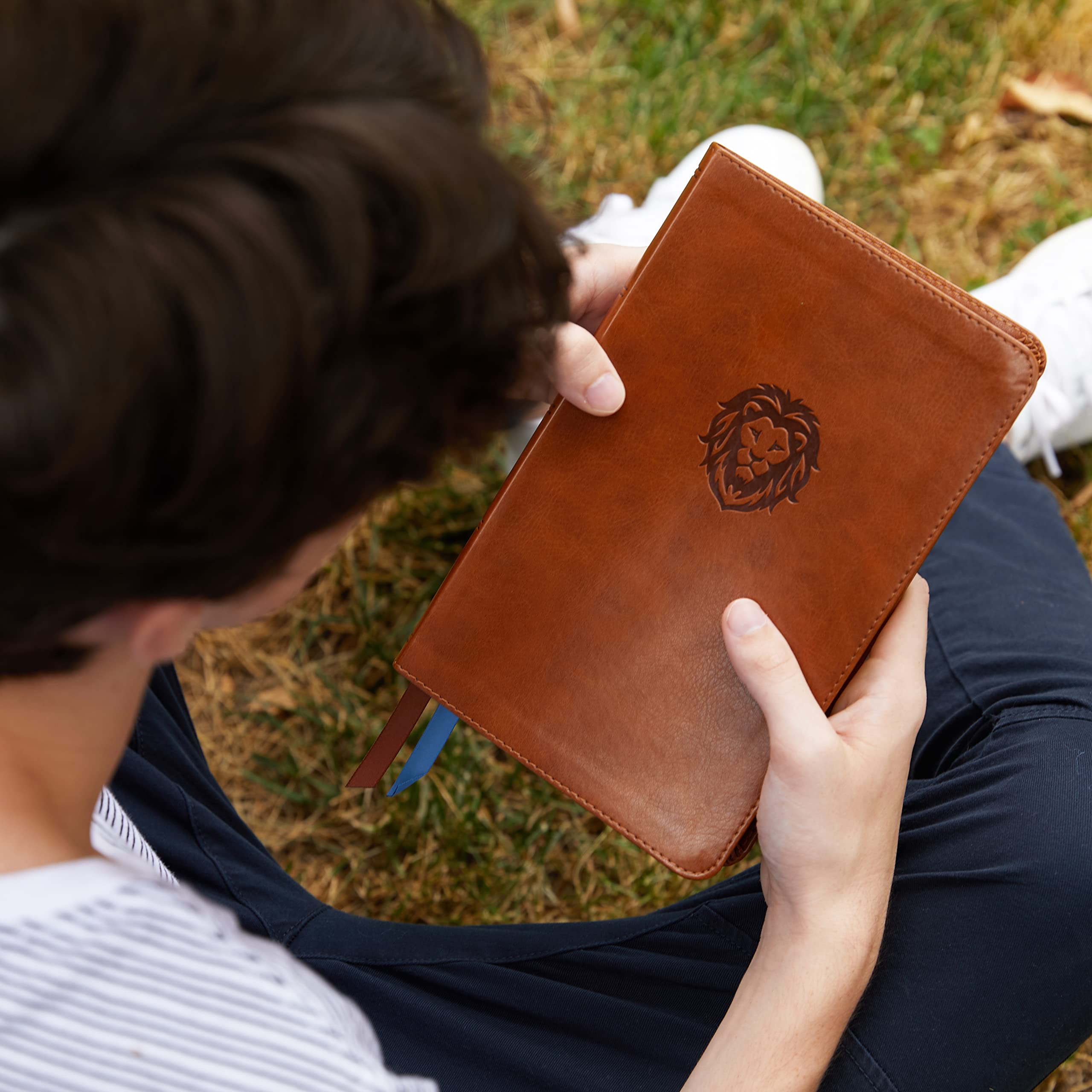 NKJV, Thinline Bible Youth Edition, Leathersoft, Brown, Red Letter, Comfort Print: Holy Bible, New King James Version Feb 26, 2019