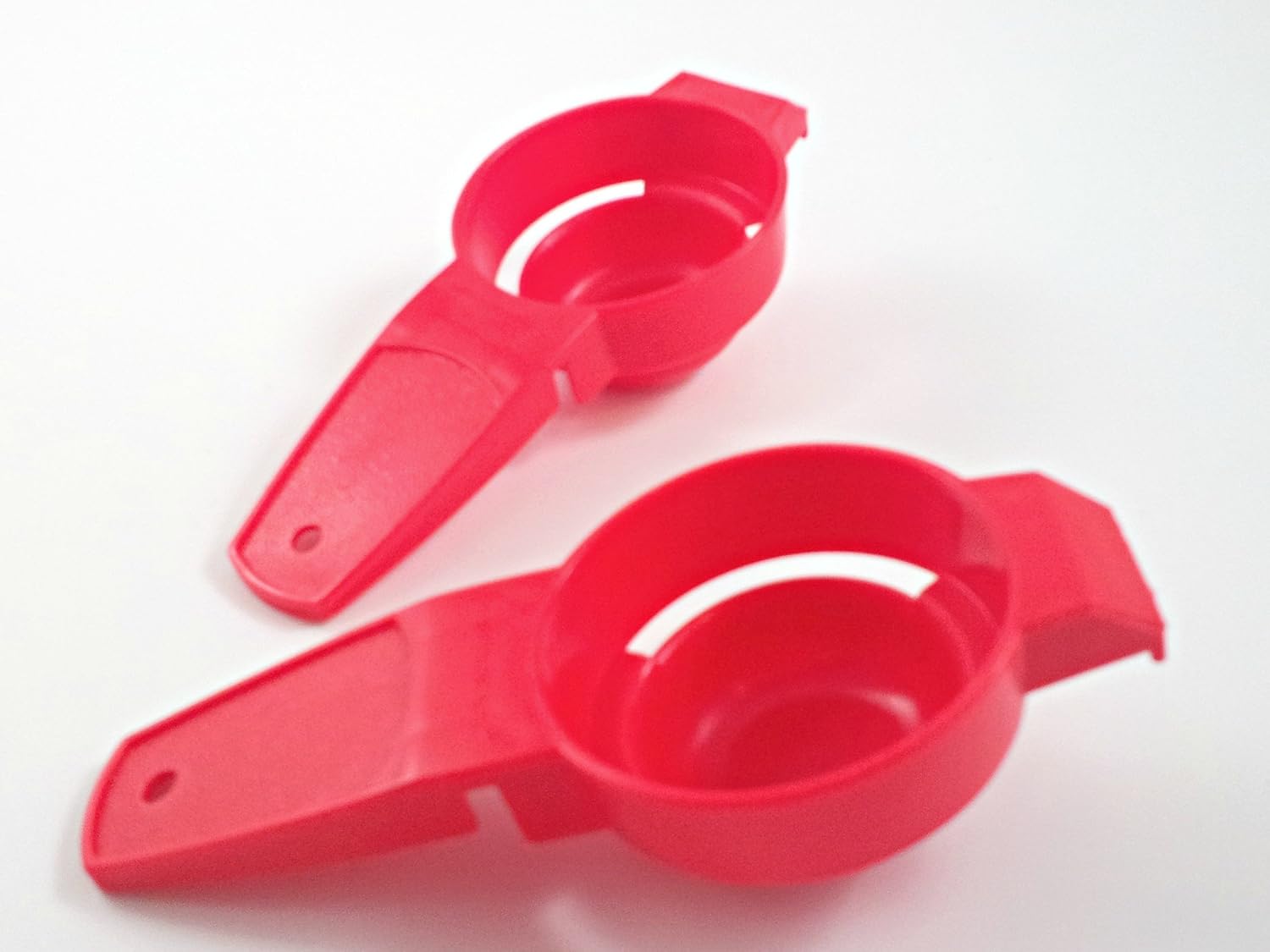 Tupperware Yolkster Vintage Style Egg Yolk Separator in Berry Purple