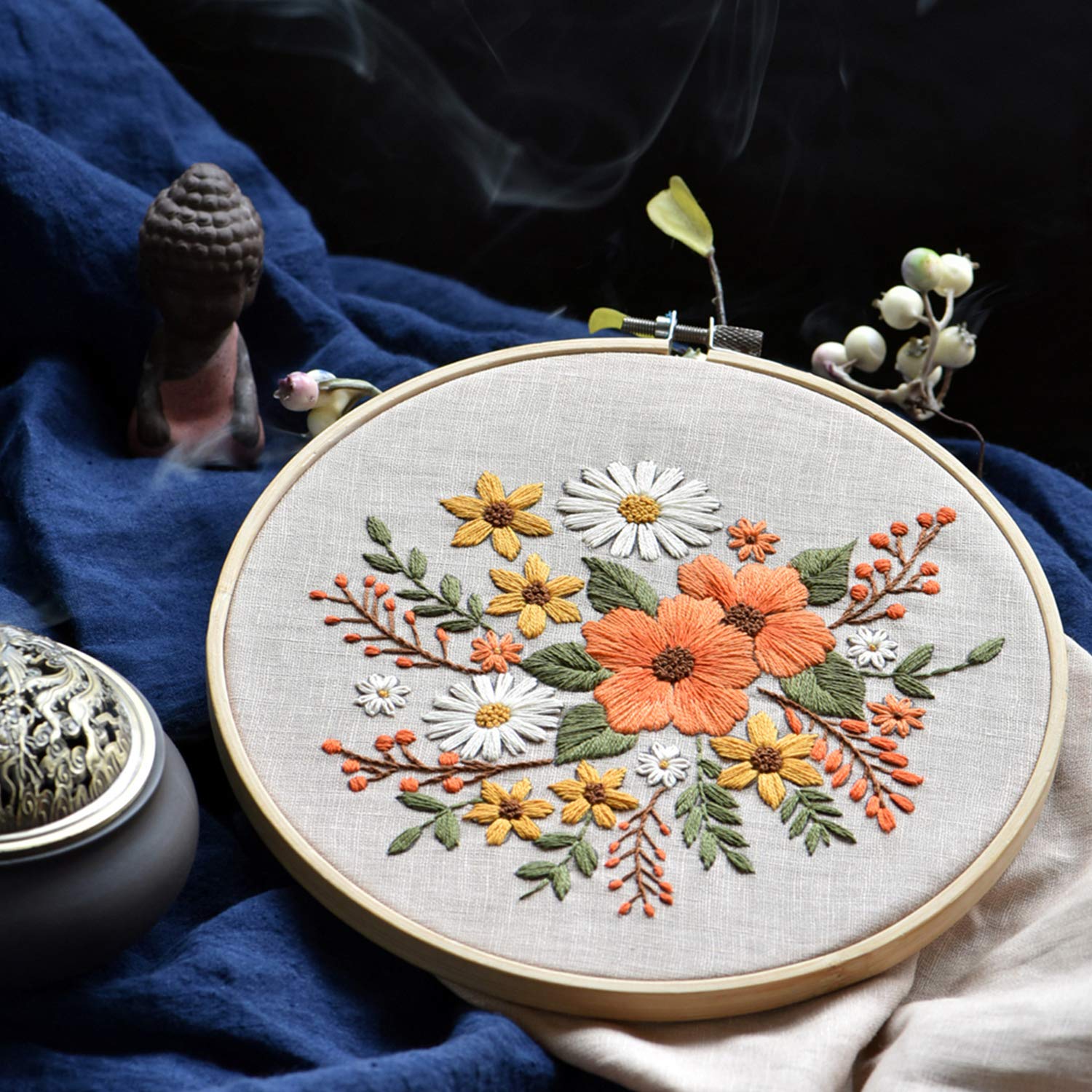 FEPITO 2 Sets Full Range Embroidery Starter Kit with Pattern and Instructions Cross Stitch Kit Includes 2 Pcs Embroidery Clothes with Floral Pattern, 1 Pcs Plastic Embroidery Hoops, 1 Pcs Scissor