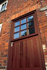 Ronseal 10 Year Woodstain Walnut 2.5L view 3