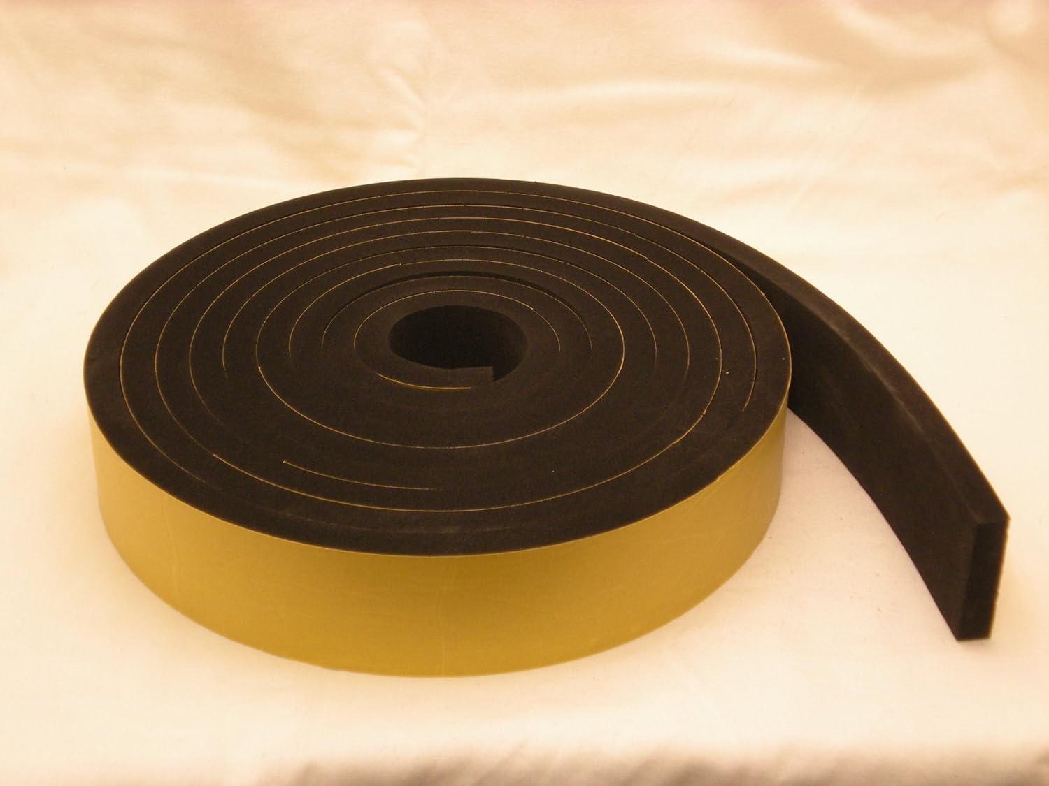 Rouleau de caoutchouc néoprène autoadhésif 40 mm x 12 mm x 5 m Amazon