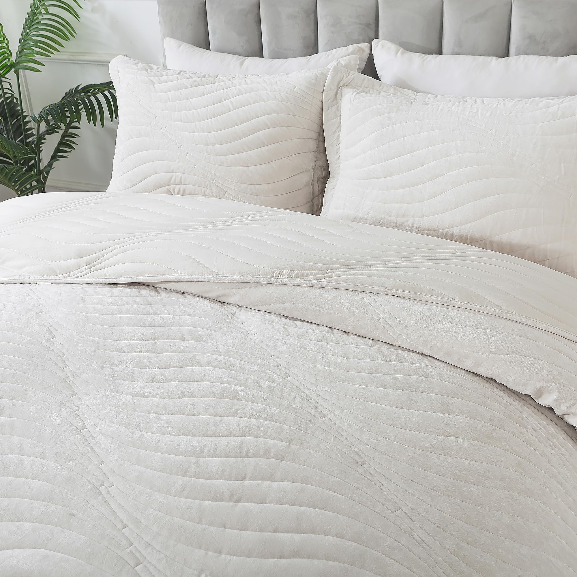 HoneiLife King Quilt Bedding Set - Velvet Quilt Sets 3-Pieces, Lightweight Bedspreads Solid Coverlets Retro Bed Cover Quilt King Size All Season Quilts, Nature White Image