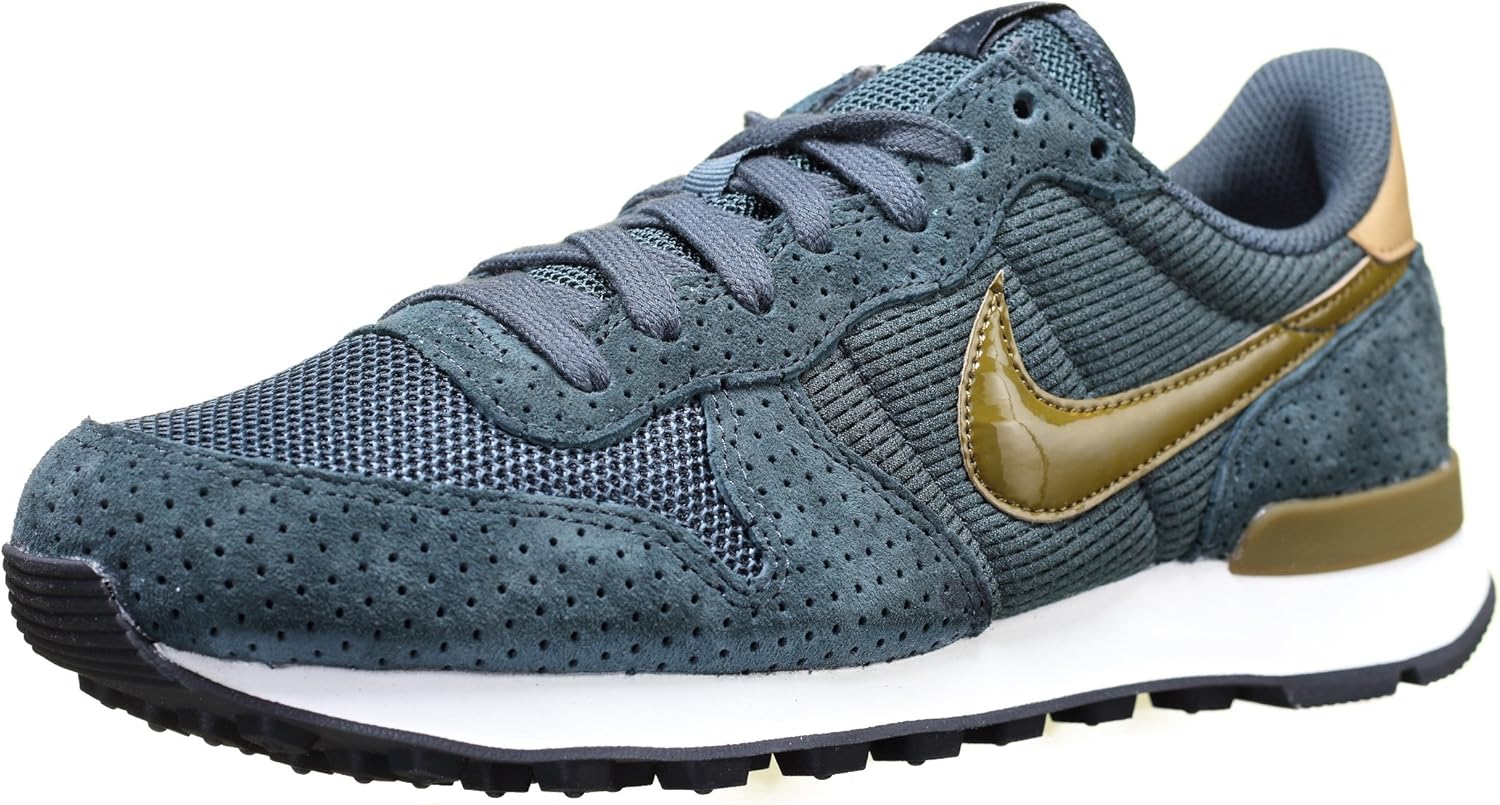 green nike trainers ladies
