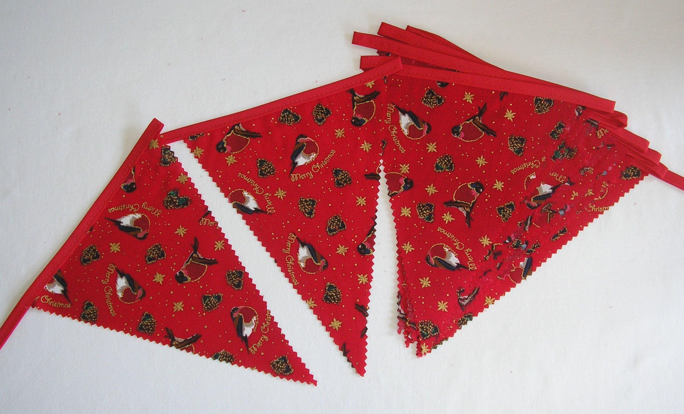 Hand Made by Aunty Mabel 10ft (3 metre) 13 Flag Christmas Fabric Bunting Garland Ceiling Decoaration (robin)
