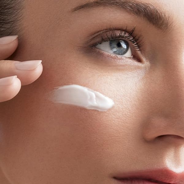BIOTHERM AQUASOURCE HYDRA BARRIER CLEANSER TO SOOTHE AND STRENGTHEN THE SKIN BARRIER FROM THE VERY FIRST USE, WITH BIOTECH PLANKTON, BIO-CERAMIDES, AND VITAMIN B3, 5.1 FL.OZ.