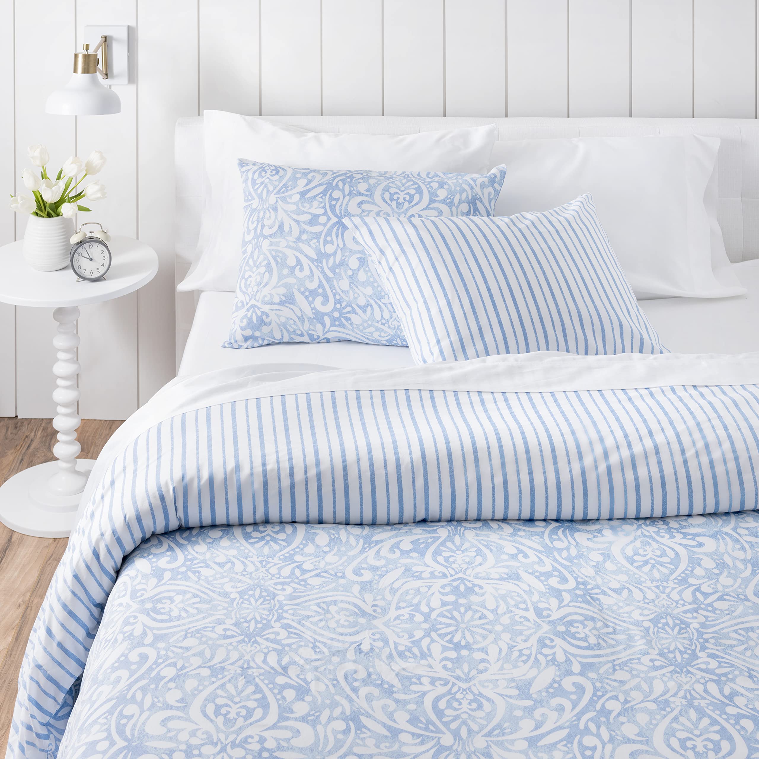 MARTHA STEWART Avery Medallion Queen Size Comforter