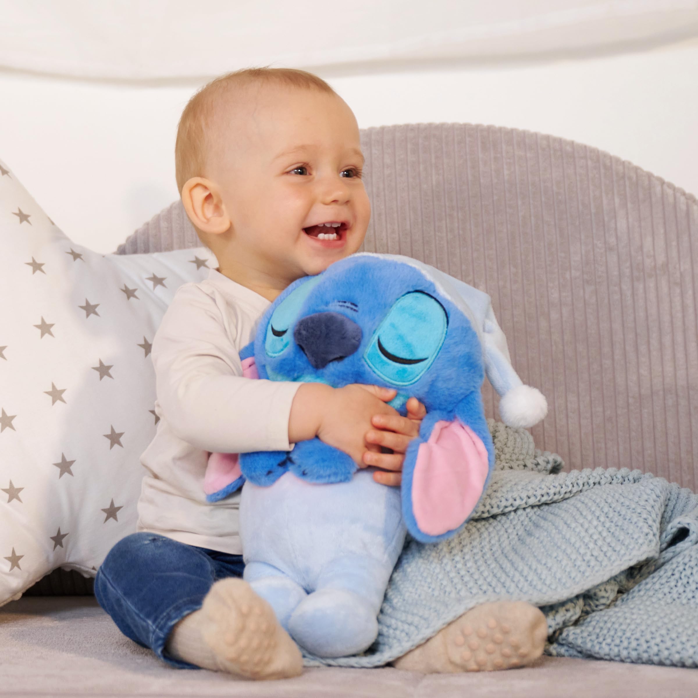 Simba Stitch Plüschtier mit Sound, 31 cm, liegend mit Schlafanzug, Atmung, Licht und entspannende Musik, geeignet ab 0 Monaten, offizielles Disney-Lizenzprodukt 5