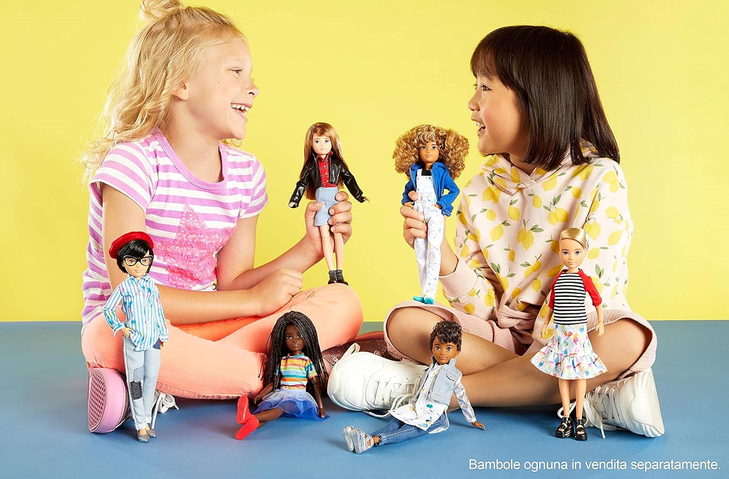 Mattel CREATABLE WORLD GGT68 Deluxe Character Kit Customisable Doll, Creative Play for All Kids 6 Years Old and Up, Brunette Wavy Hair - Image 4