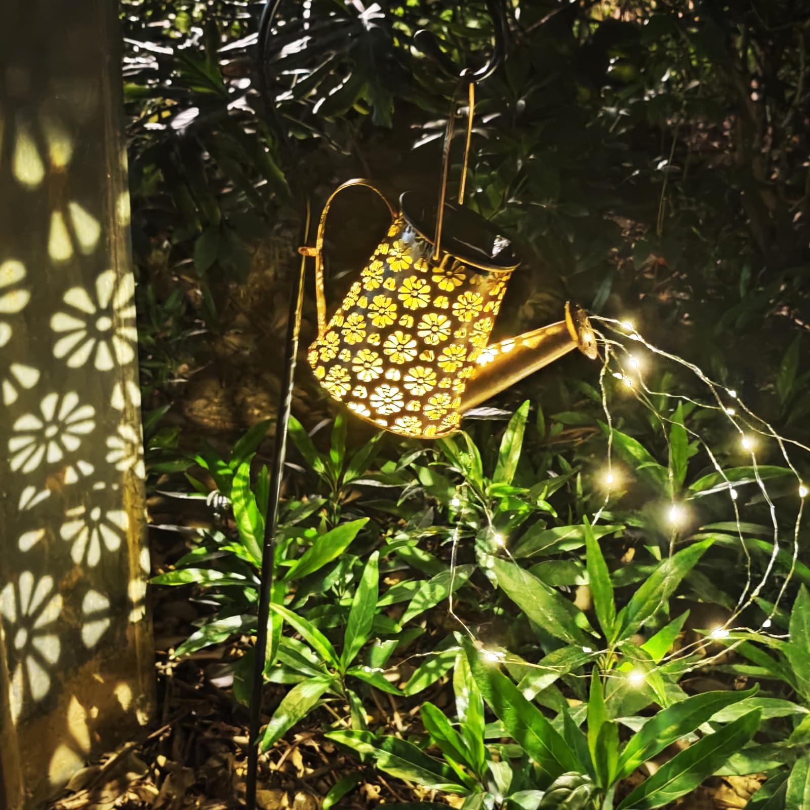 Neioaas Watering Can Lights, Solar LED Lantern Outdoor Fairy Light Hanging Waterproof,Decorative Retro Metal Solar Shower Lights for Garden Table Patio Yard Pathway Walkway(with Bracket) (Daisy)