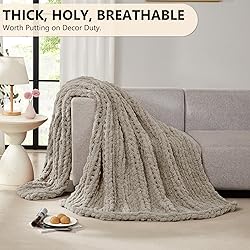 L'AGRATY Chunky Knit Blanket