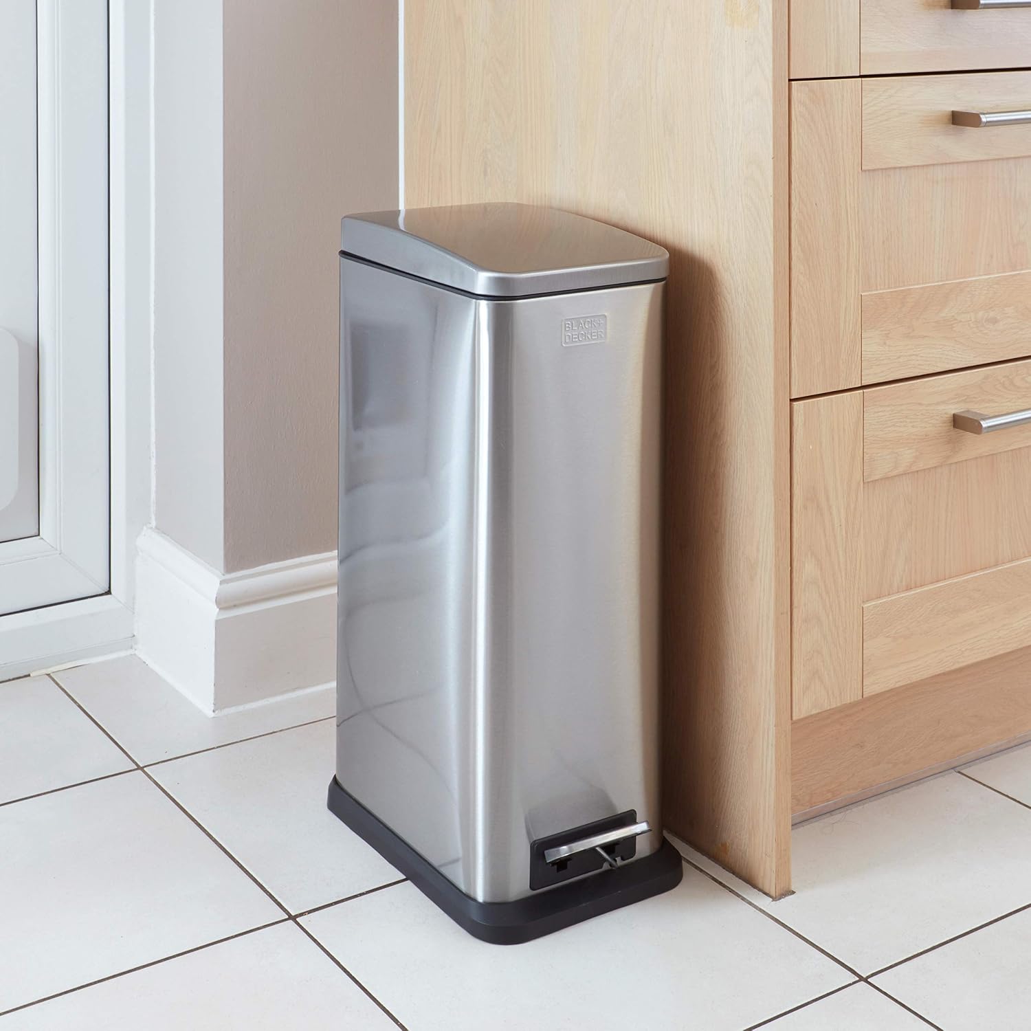 BLACK+DECKER BXBN0004GB 20L Metallic Grey Slimline Pedal Bin with Soft Close Lid, Stainless Steel, 56cm x 22cm x 36cm - Image 3