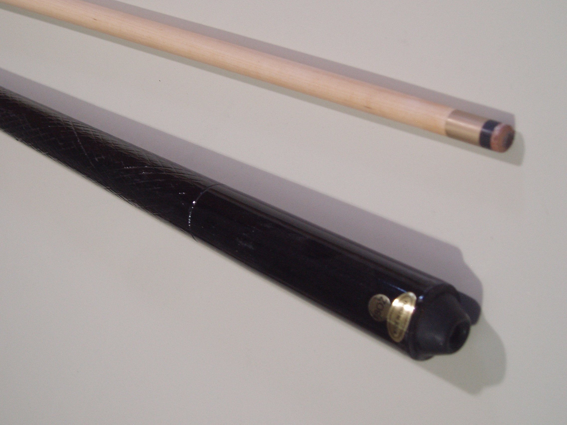SGL 2 PIECE 57" POOL CUE **