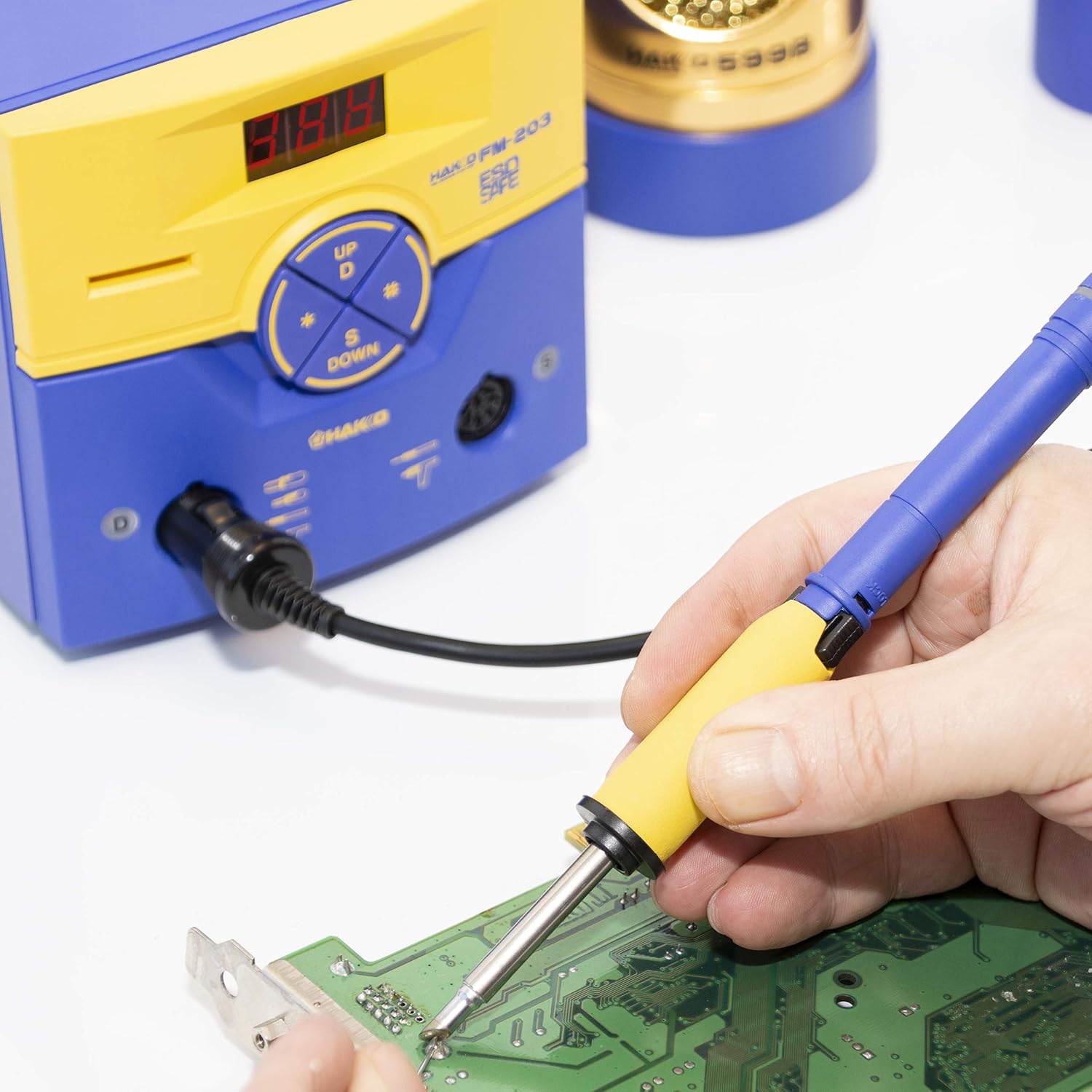 Hakko FM-203 Professional Dual Channel Rework, Soldering & Desoldering Station Supplied with Soldering Iron, Compact - Image 4