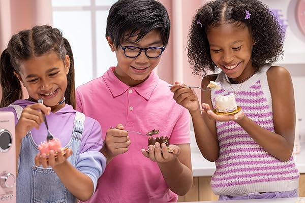 GOLIATH TASTY TINIES BAKE SHOP VANILLA CAKE MIX KIT WITH RAINBOW POP SPRINKLES & CHOCOLATE FROSTING MIX | BAKE & DECORATE 2 REAL MINI CAKES | INCLUDES MINI TOOLS & INGREDIENTS | AGES 6+