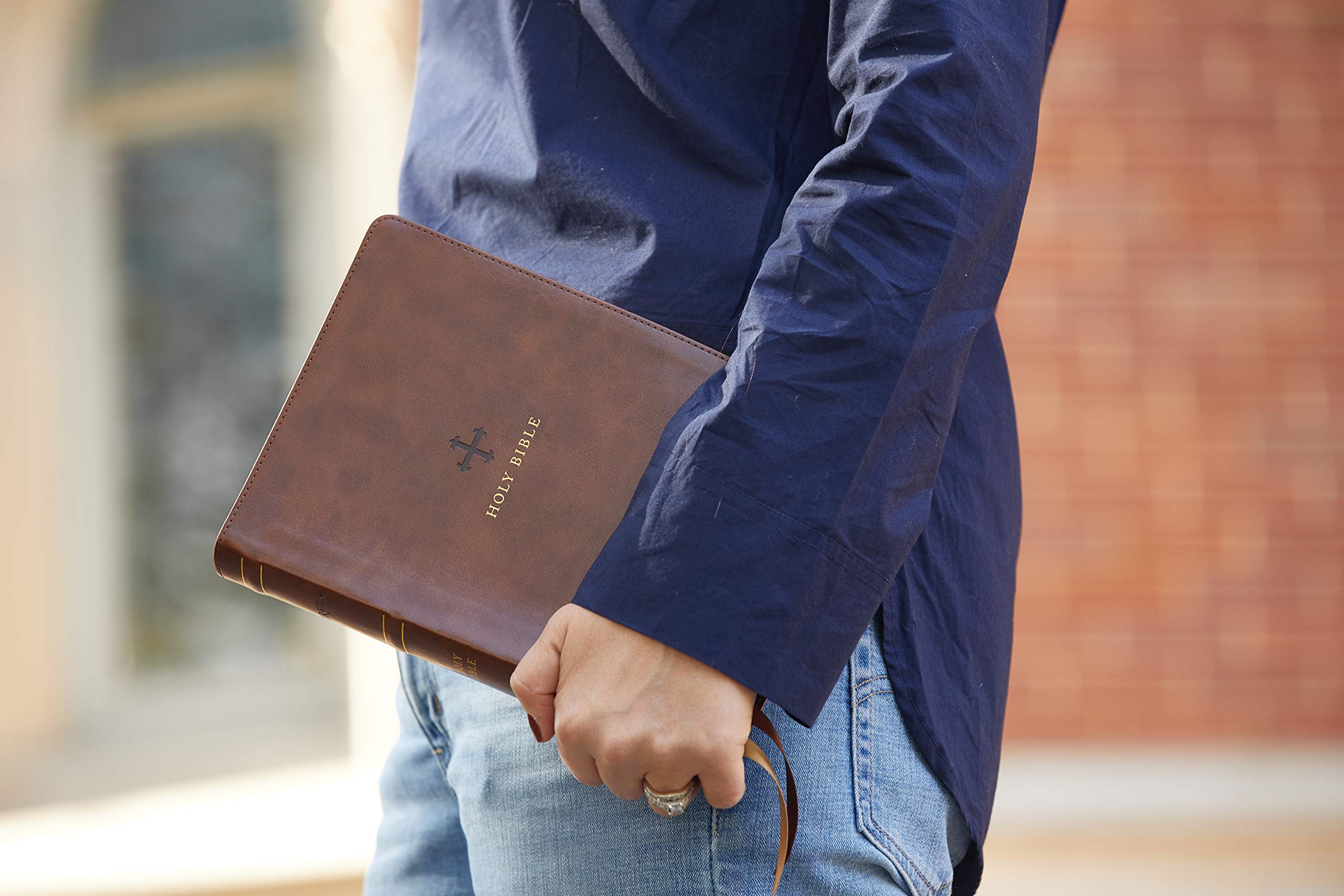 NRSV, Catholic Bible, Standard Personal Size, Leathersoft, Brown, Comfort Print: Holy Bible