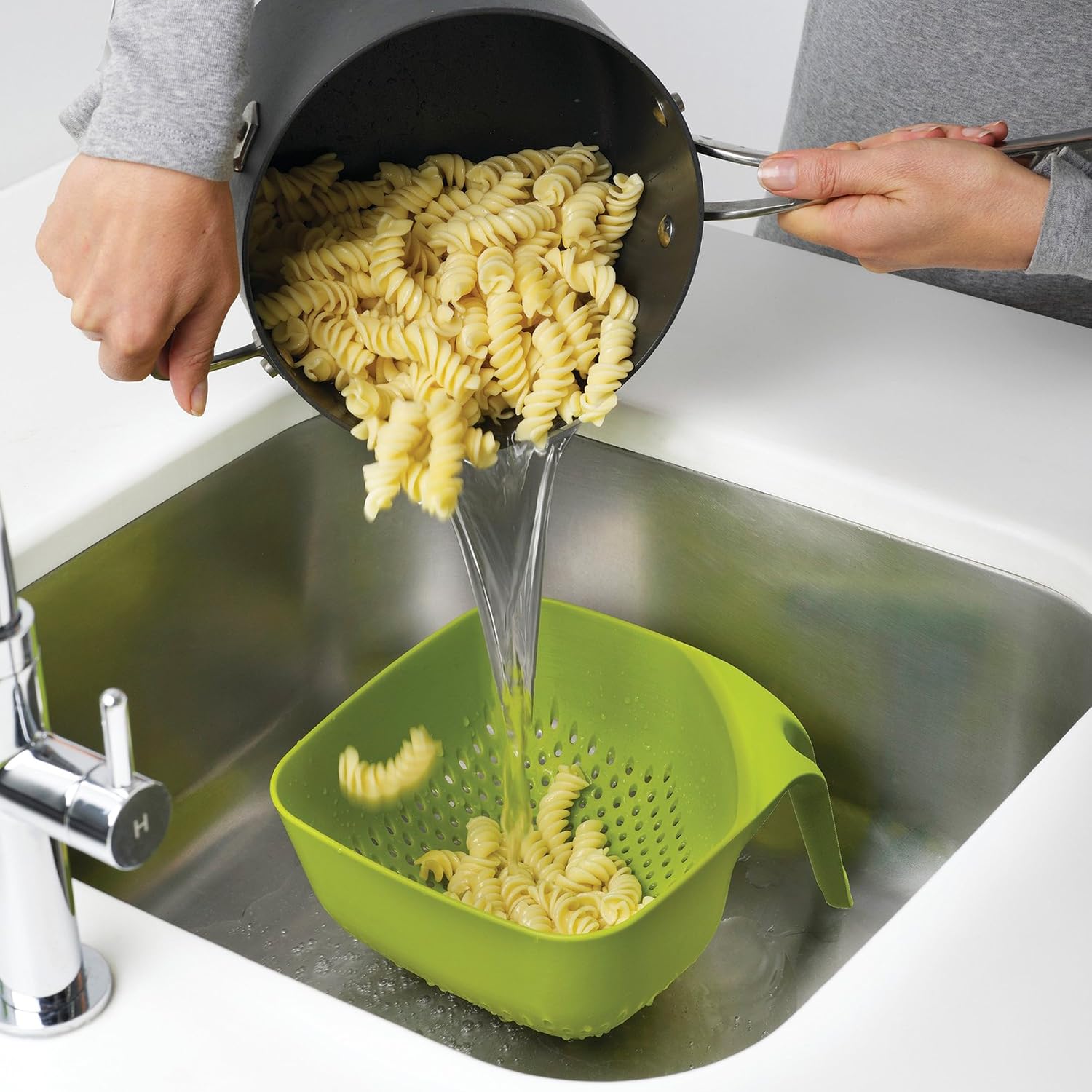 Joseph Joseph Square Colander, Drainer, food strainer, heat resistant and dishwasher safe - Green, 32 - Image 5