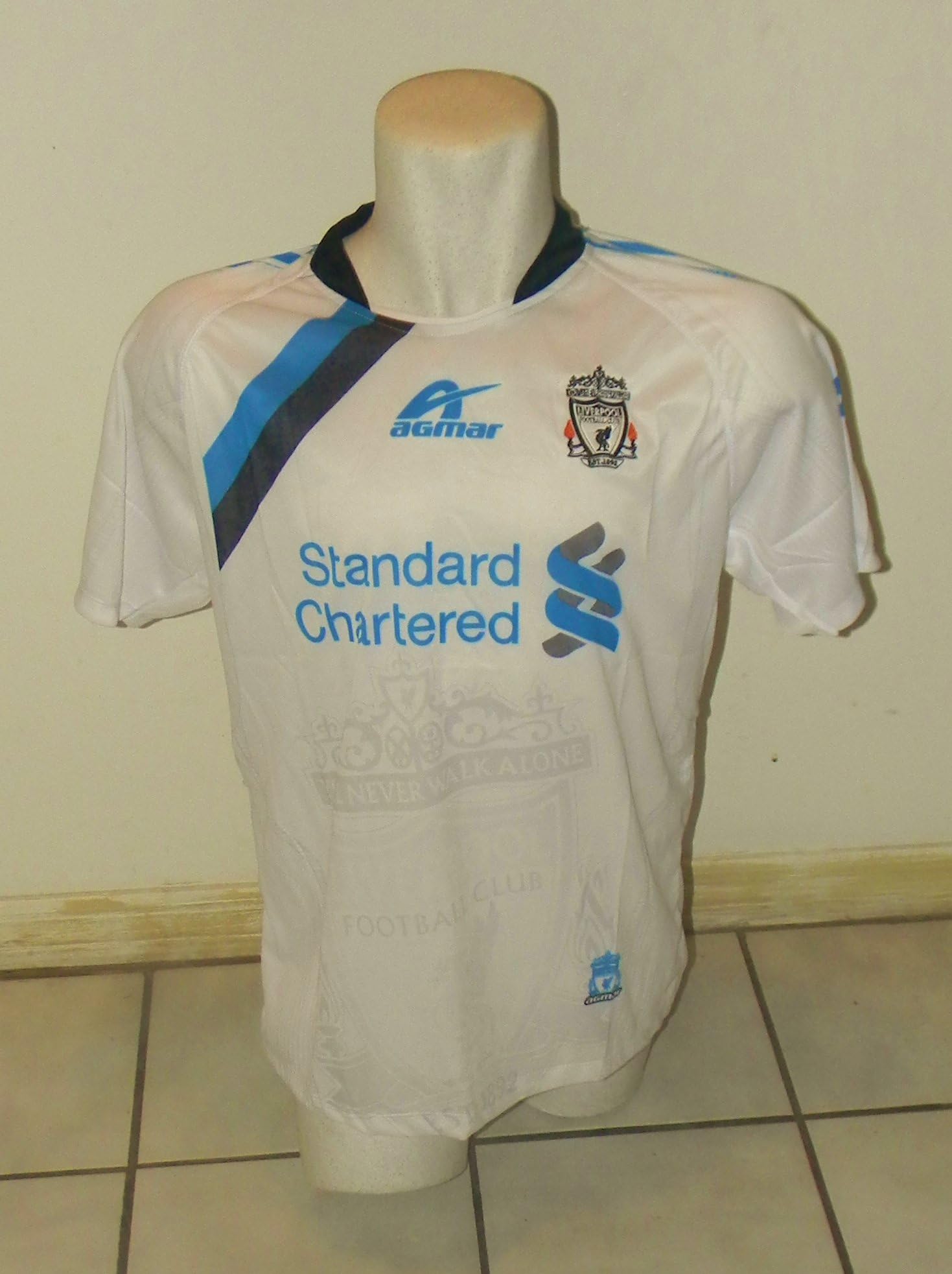 LIVERPOOL PRO SOCCER JERSEY SIZE LARGE