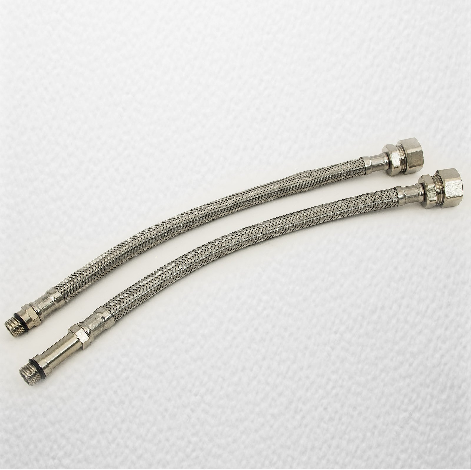 Pack of 2 flexible monobloc tap connectors 15mm x 12mm.