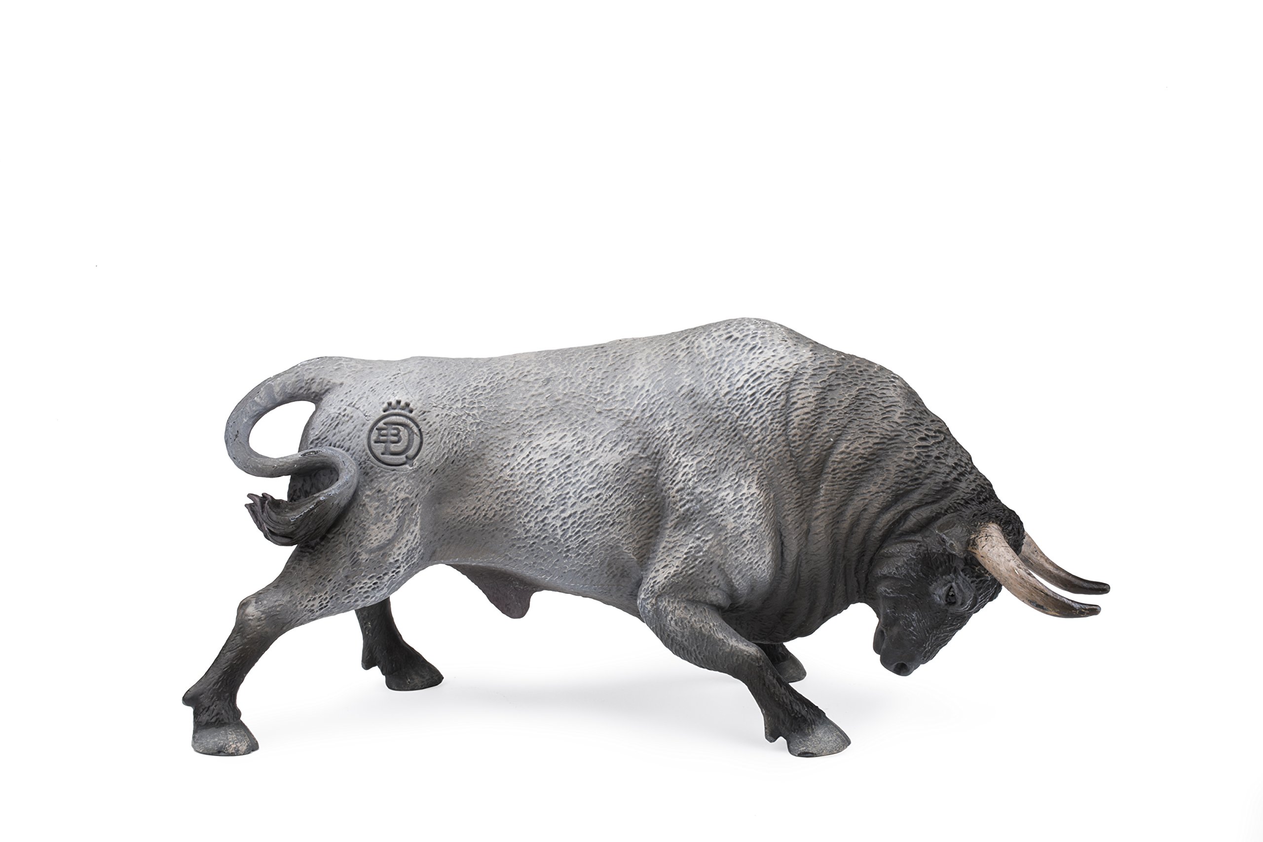 Deqube – Bull Bravo Cardeno Embistiendo – Hand-Painted Collectible Figure – Size 15 x 8 x 4 cm – Model (90110102)