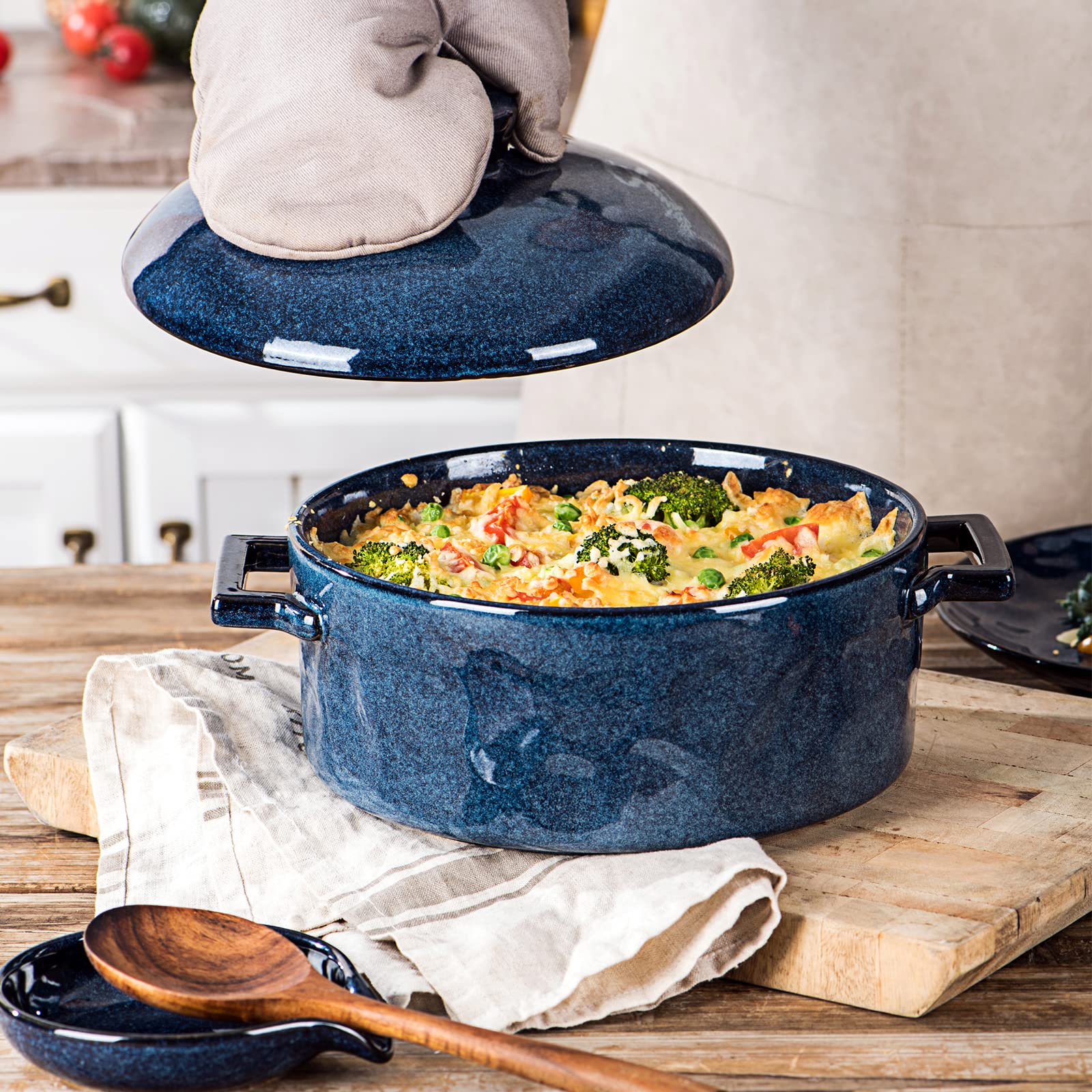 vicrays Casserole Dish with Lid - Ceramic Lasagna Pan Deep 2 Quart Round Baking Dishes Covered Bakeware for Oven Safe Serving Dish with Handles for Party Dinner Banquet Daily Use (Blue)