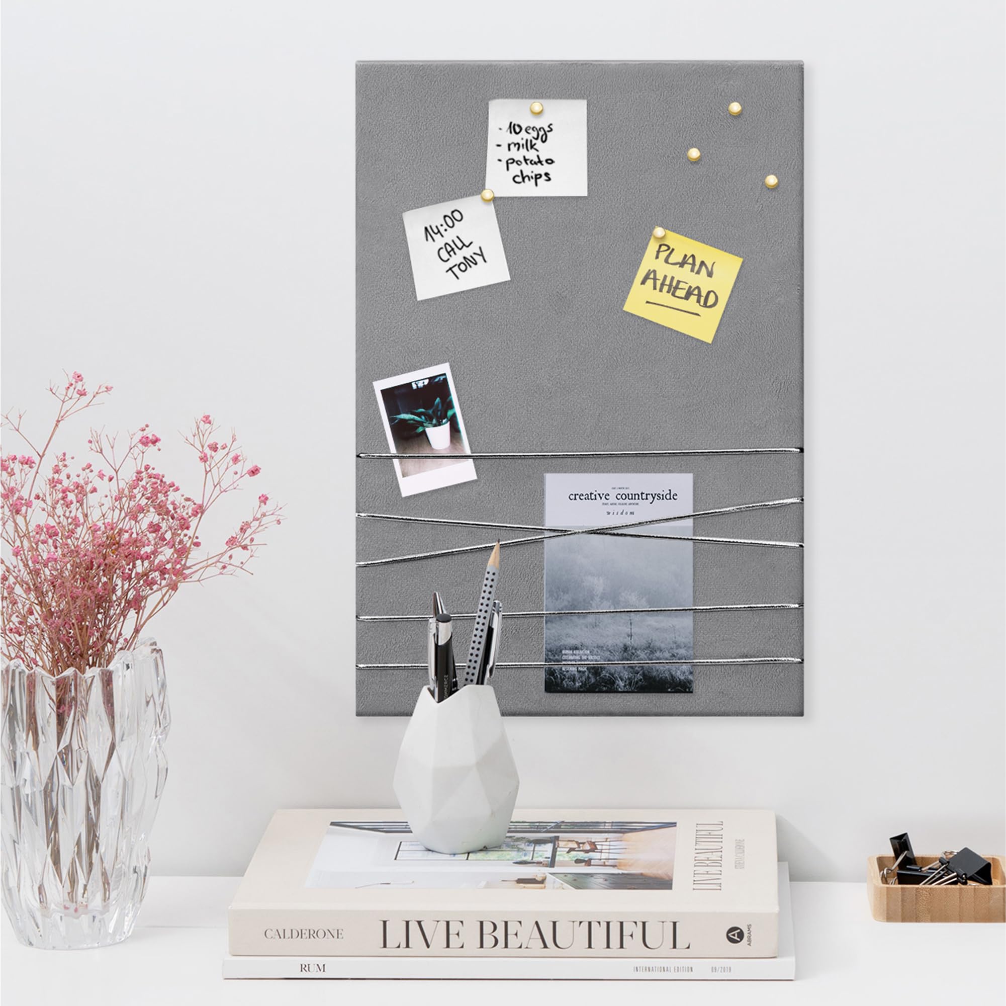 Navaris Photo Pin and Clip Board - Velvet Board for Hanging, Pinning, Displaying Photos, Pictures for Bedroom - Contemporary Pinboard - Grey