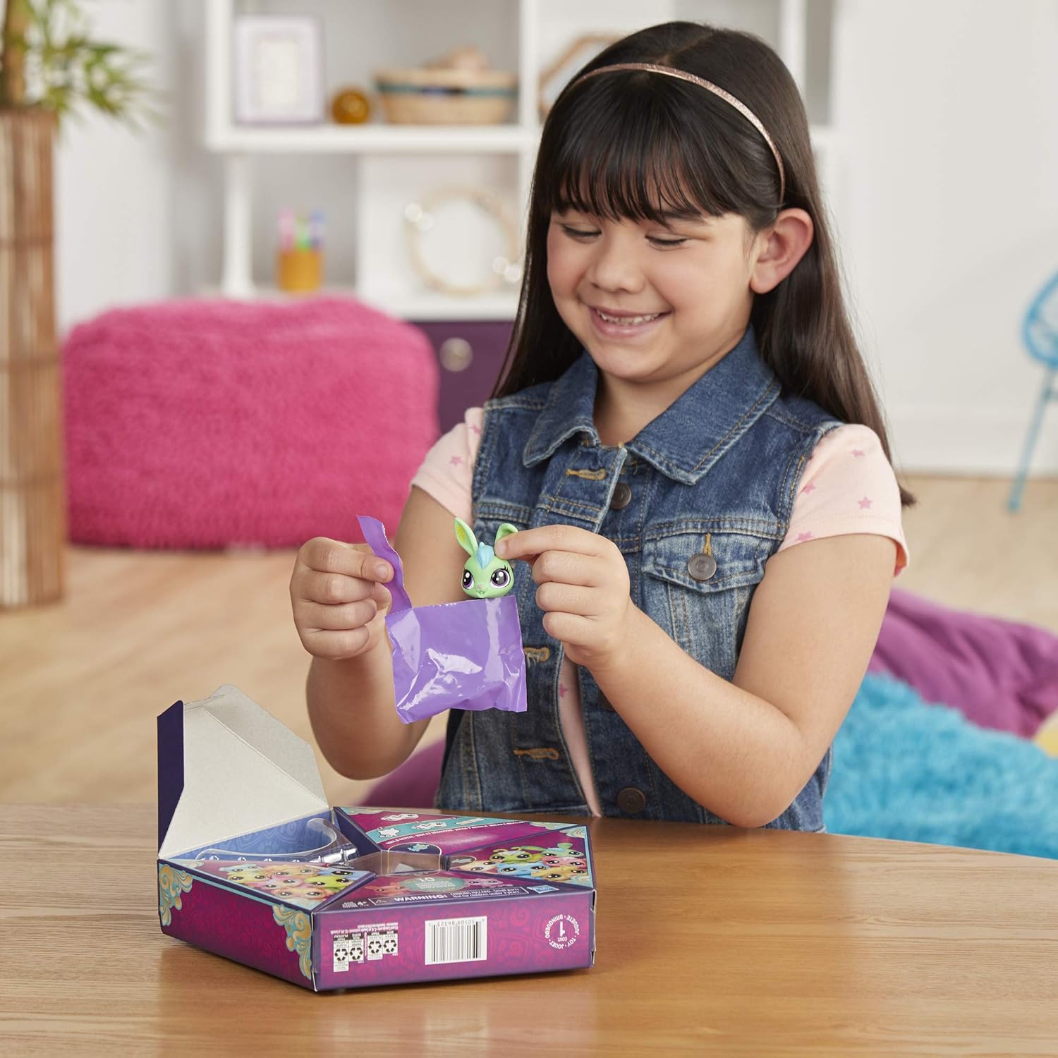 Littlest Pet Shop Lucky Pets Fortune Crew Surprise Pet Toy, 150+ to Collect, Ages 4 & Up, Multicolor, Medium - Image 5