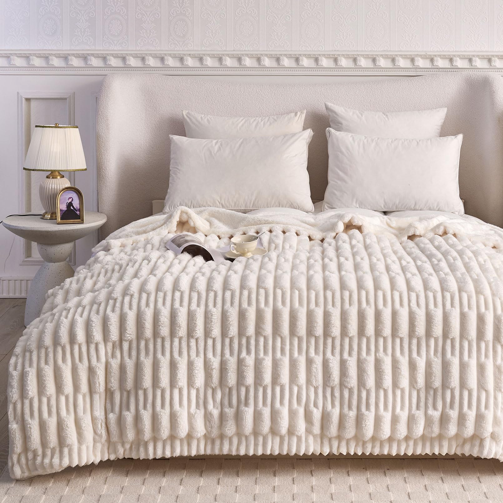 Kuscheldecke Flauschig mit Traumhaft Weiche Textur Extra Warm für Winter, ideal als Sofadecke und Bettüberwurf, Gute Geschenke für Frauen (Beige Geometrie, 200x230cm) 6