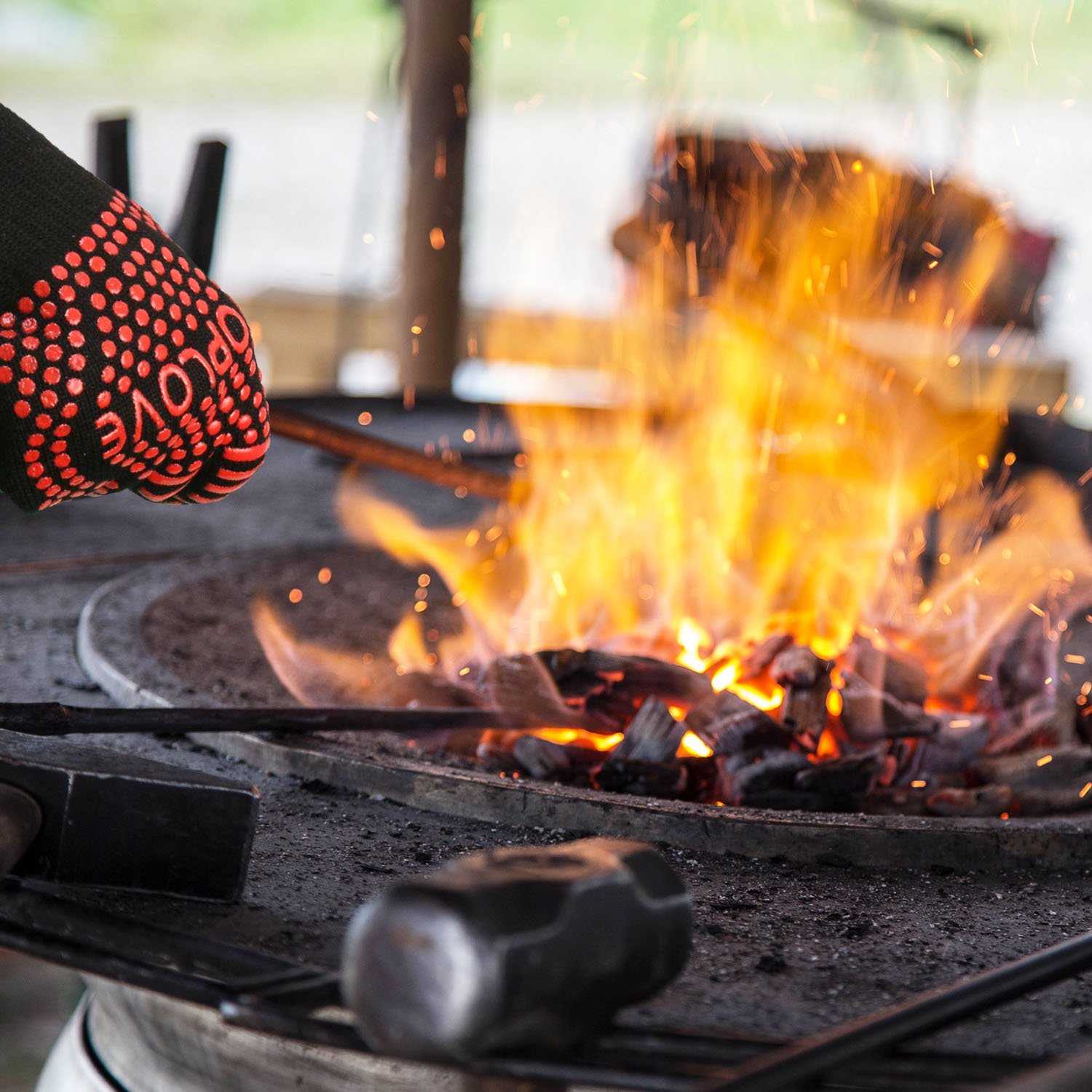 BBQ Cooking Gloves Heat-insulated Grill Glove - Kitchen Potholders Protective Oven Mitt, 932℉ Extreme Heat Resistant Grilling Glove for Baking - Heatproof Adiabatic Silicone Glove, 1 Pair (Red)