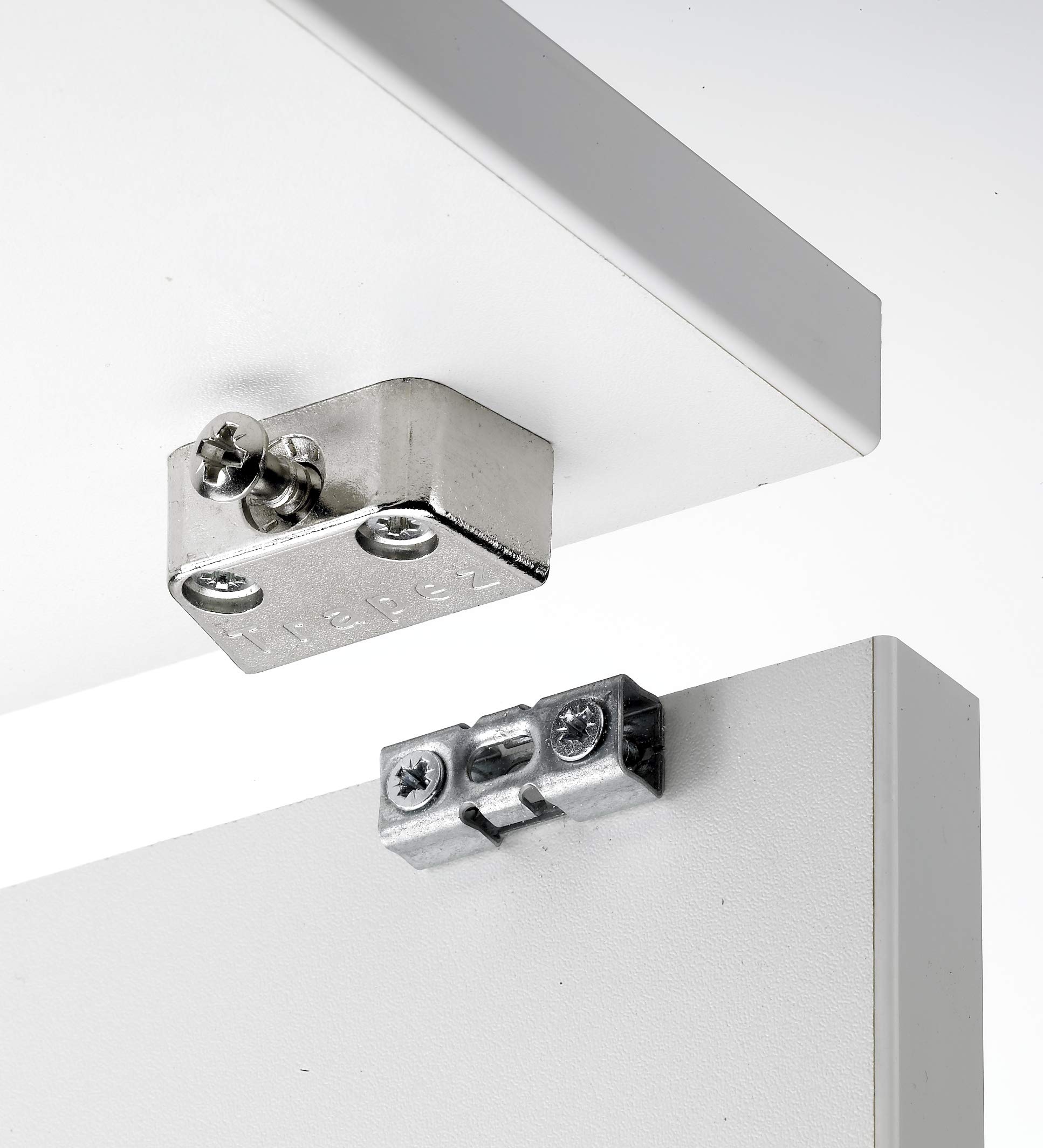 Hettich 9220211 Screw-On Connection Fitting Trapezium 15.8 x 40 x 20.5 mm Die-Cast Zinc Nickel-Plated Pack of 16